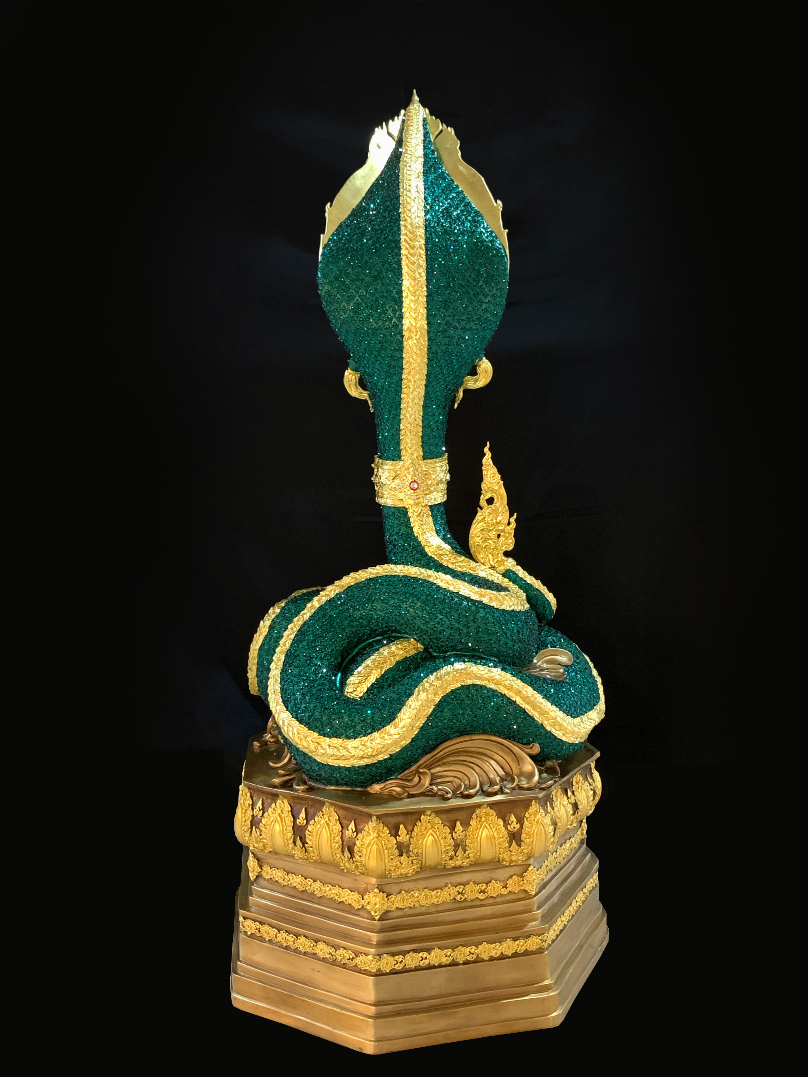 พญานาค สูง 159 cm.