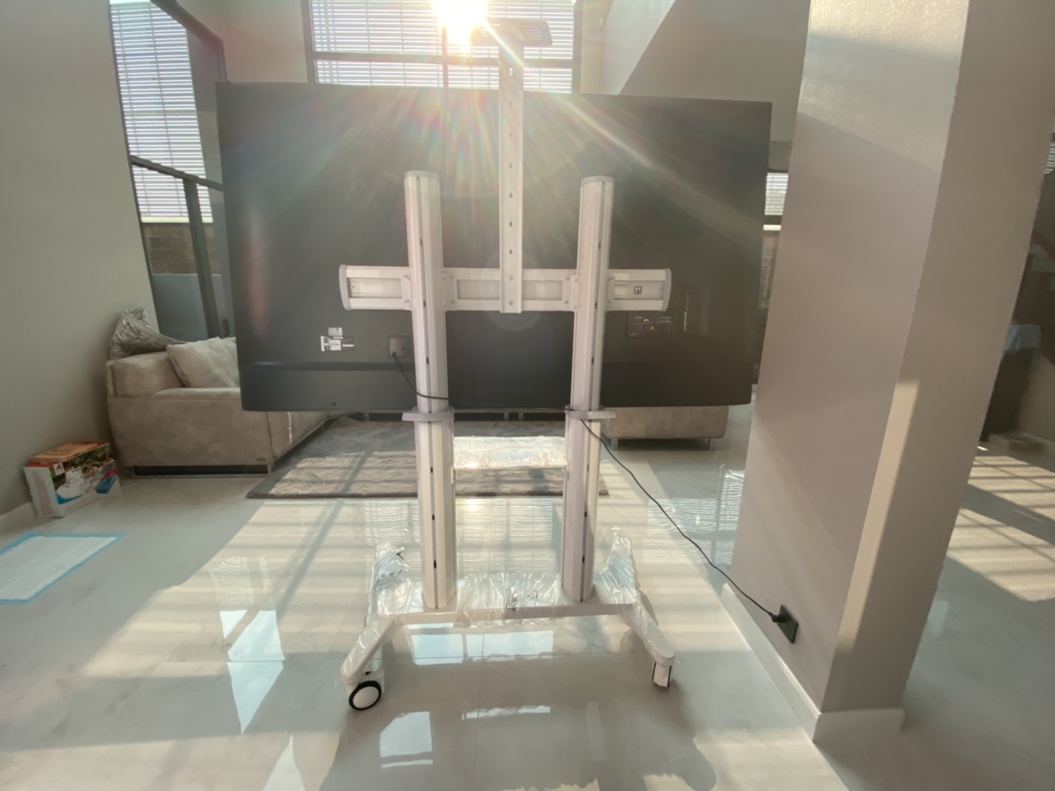 JMTVSTAND MT-F9400 ขาตั้งพื้นทีวีมีล้อเลื่อนTV Stand วัสดุ Aluminium อลูมิเนียม{สีขาว} แข็งแรง สวยหรู ทรงทันสมัย รองรับทีวี 70"-120"นิ้ว{รับประกัน 3 ปี}0964746498