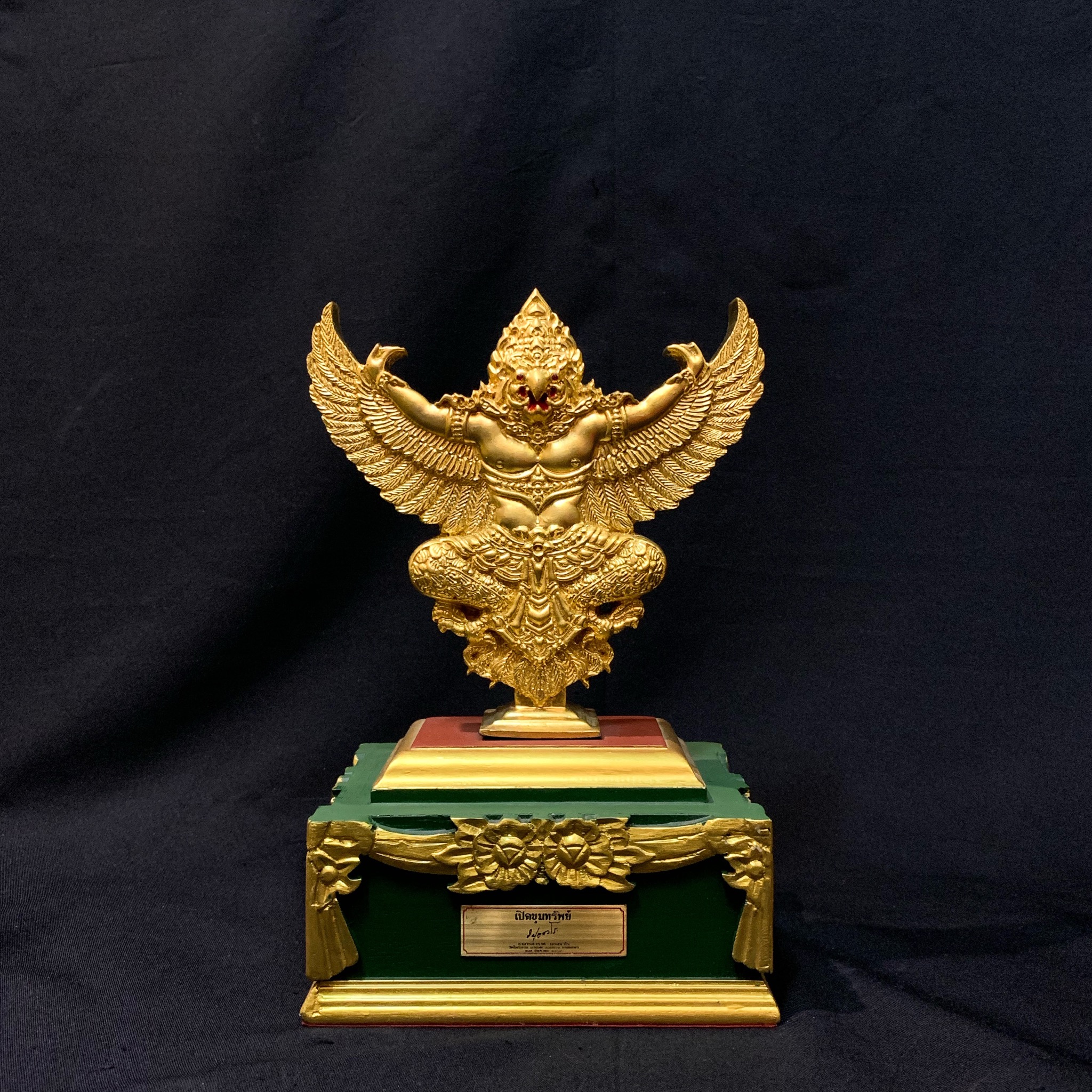 พญาครุฑองค์บูชา รุ่น เปิดขุมทรัพย์