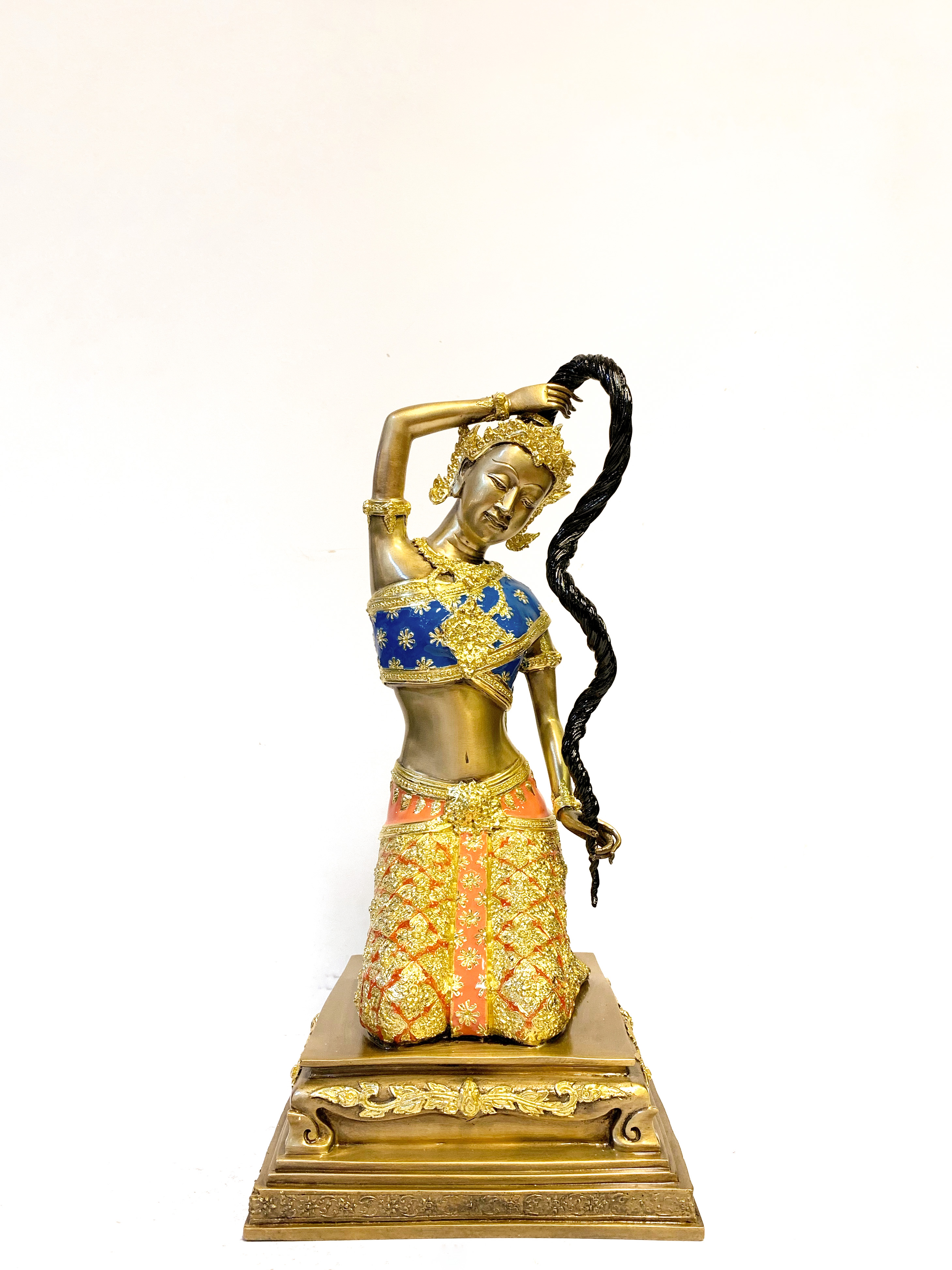 พระแม่ธรณีบีบมวยผม หน้าตัก 9 นิ้ว