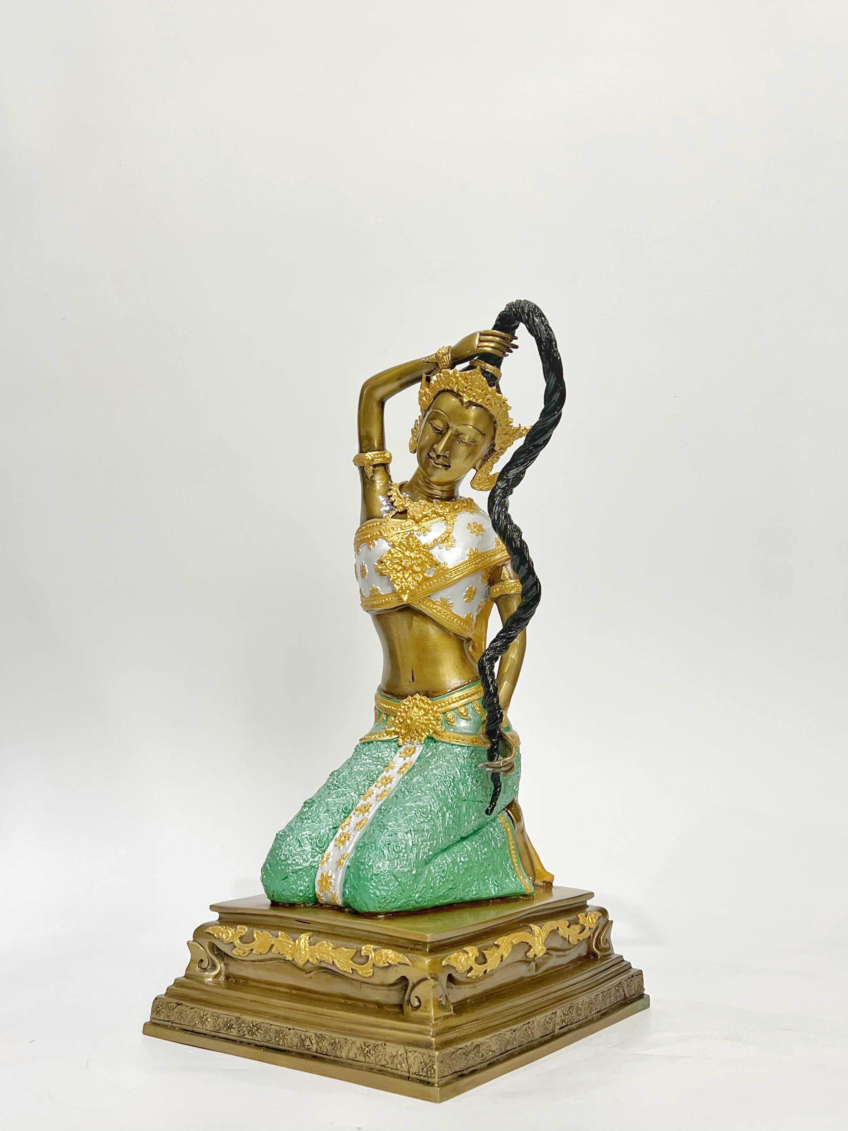 พระแม่ธรณีบีบมวยผม หน้าตัก 9 นิ้ว