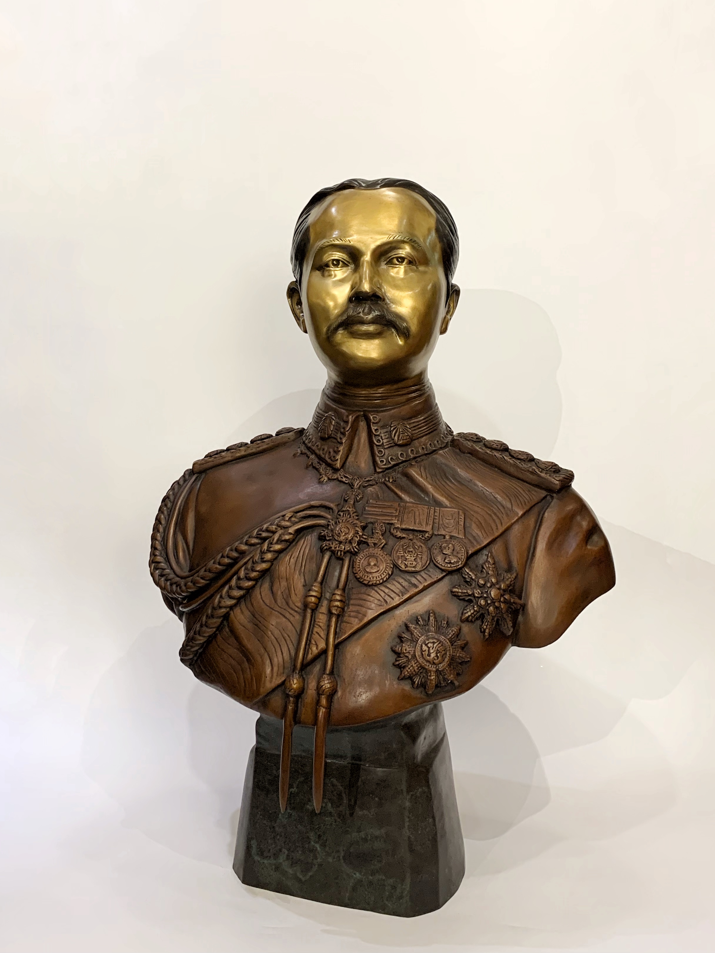 รัชกาลที่ 5 ครึ่งพระองค์ (ขนาดเท่าจริง)
