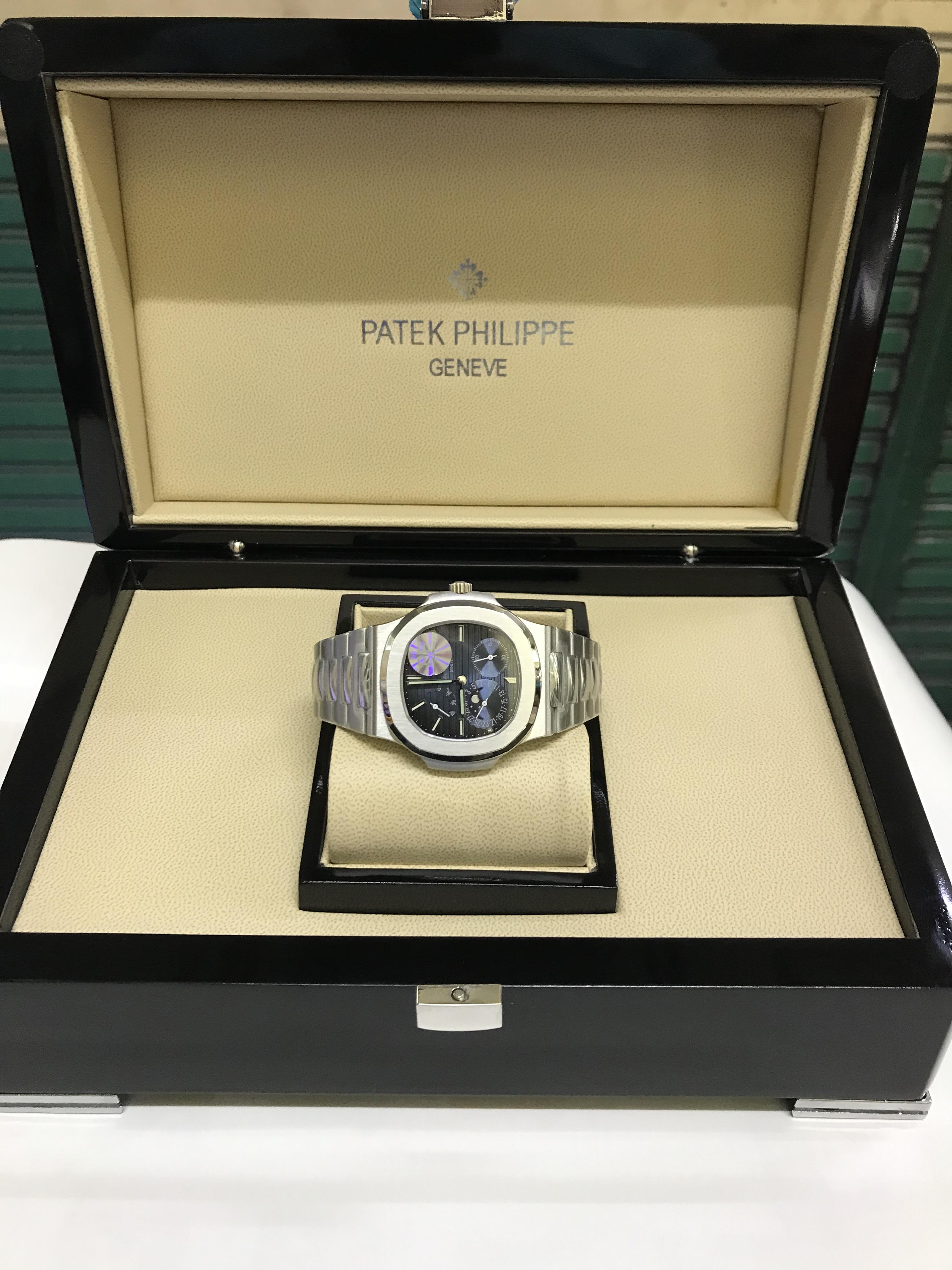 Patek Philippe Nautilus 5712/1A (Swiss)