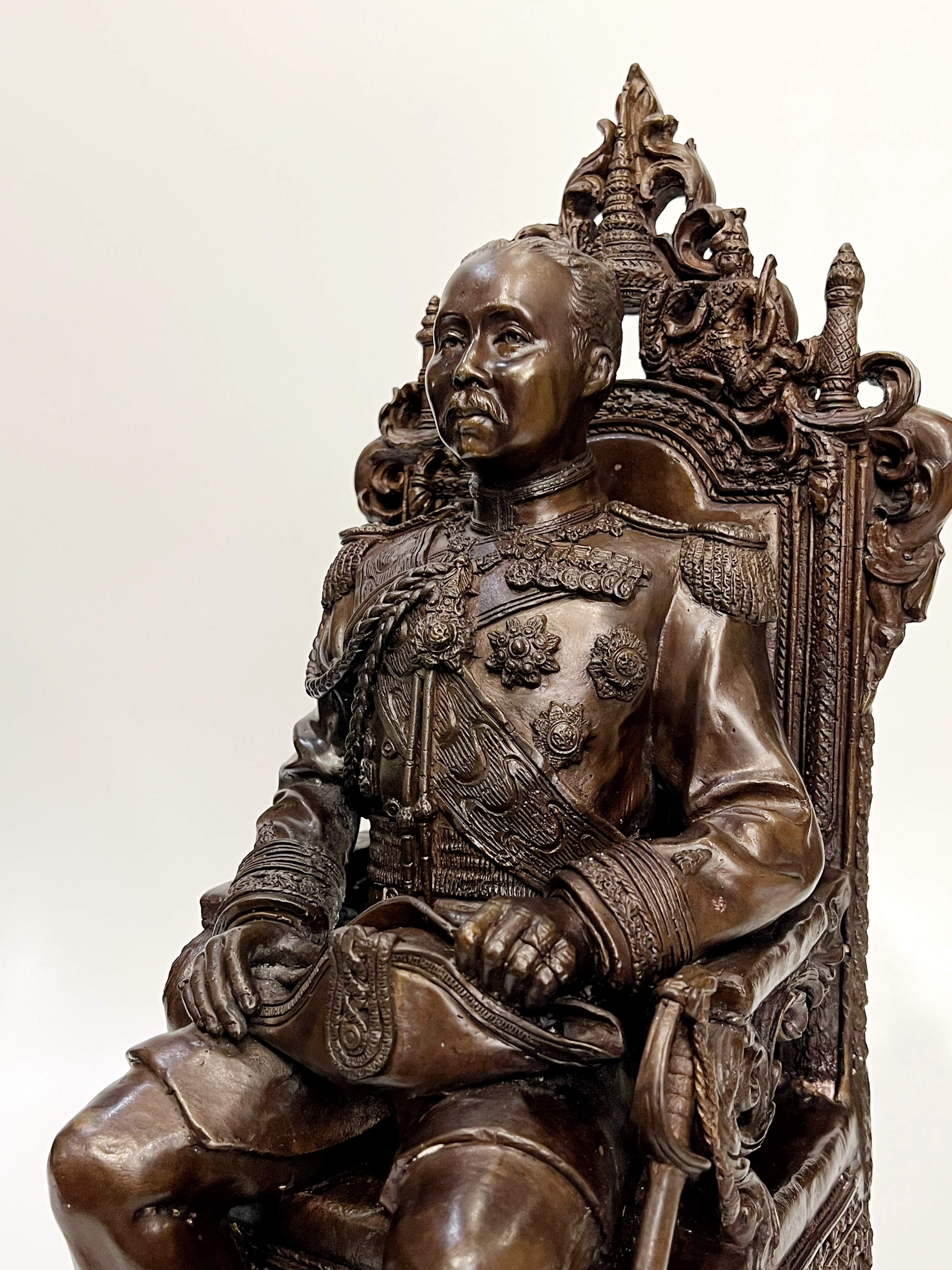 รัชกาลที่ 5 นั่งบัลลังก์ หน้าตัก 9 นิ้ว