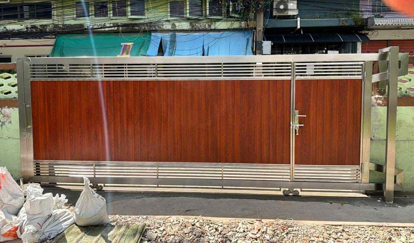 ช่างสแตนเลส ประตูสแตนเลส ประตูรีโมท มอเตอร์รีโมท จังหวัดสุพรรณบุรี (ประตูรั้วอัลลอย Alloy)