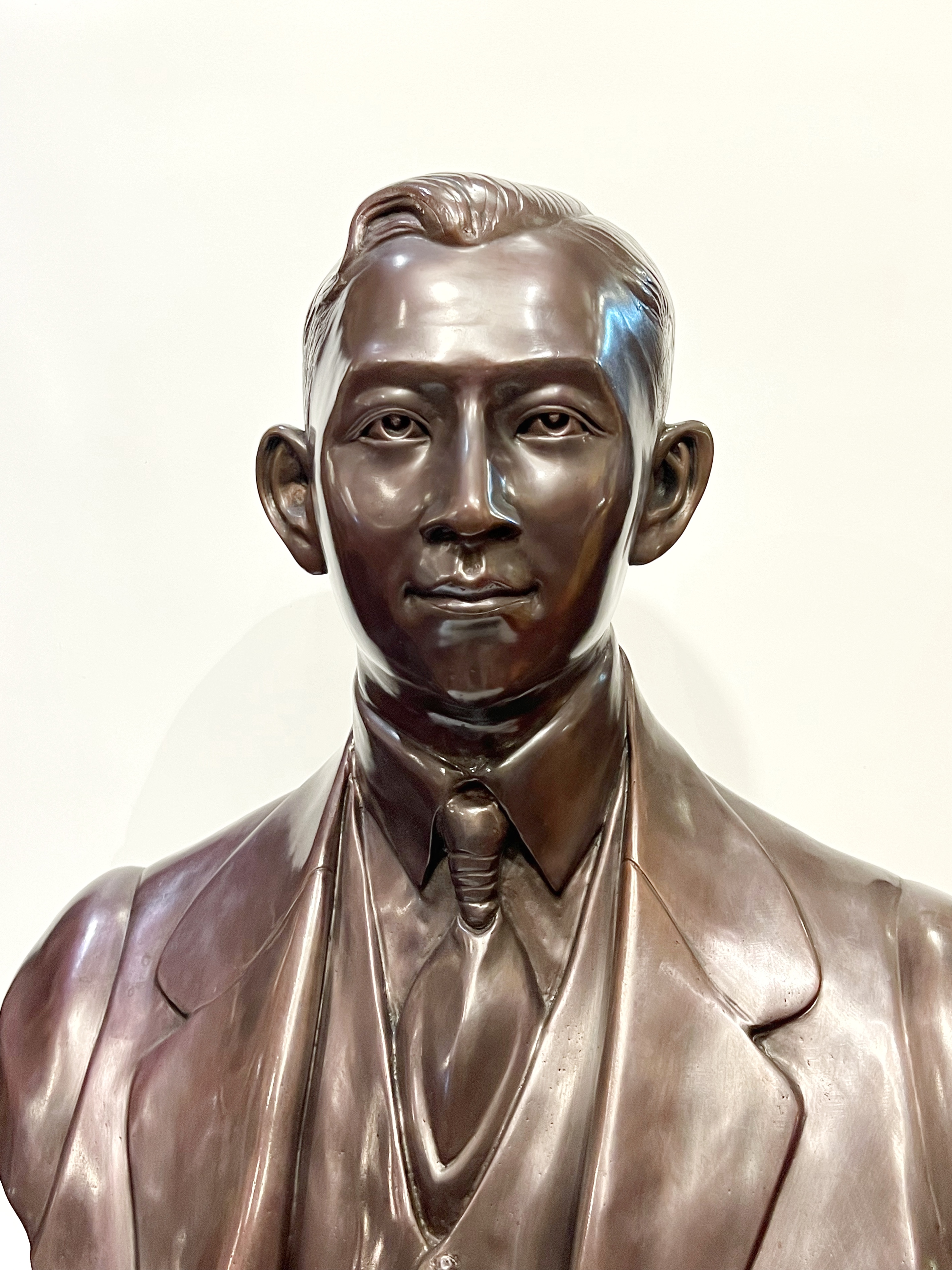 พระบิดา : สมเด็จพระมหิตลาธิเบศรฯ ครึ่งพระองค์