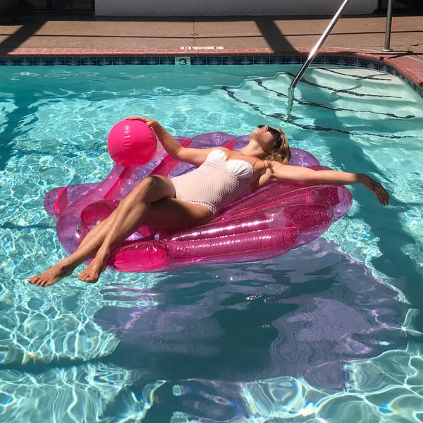 แพยางหอยมุกชมพู พร้อมบอลไข่มุก Inflatable Pink Seashell Pool Float