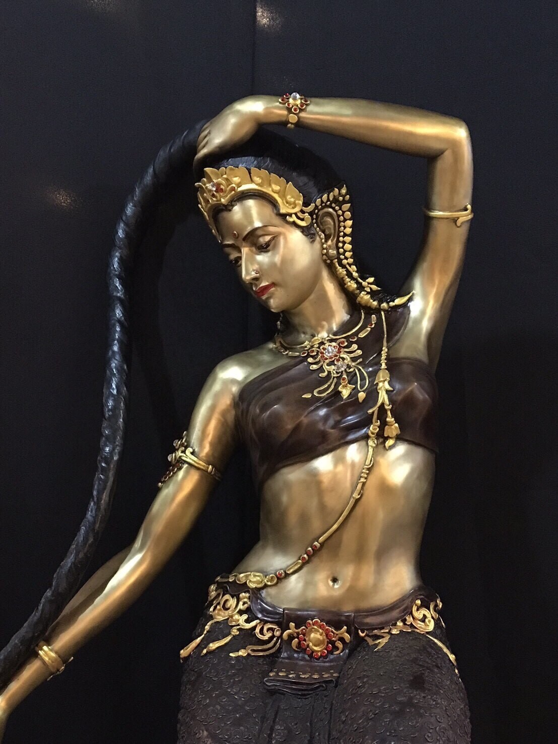 พระแม่ธรณีบีบมวยผม หน้าตัก 30 นิ้ว