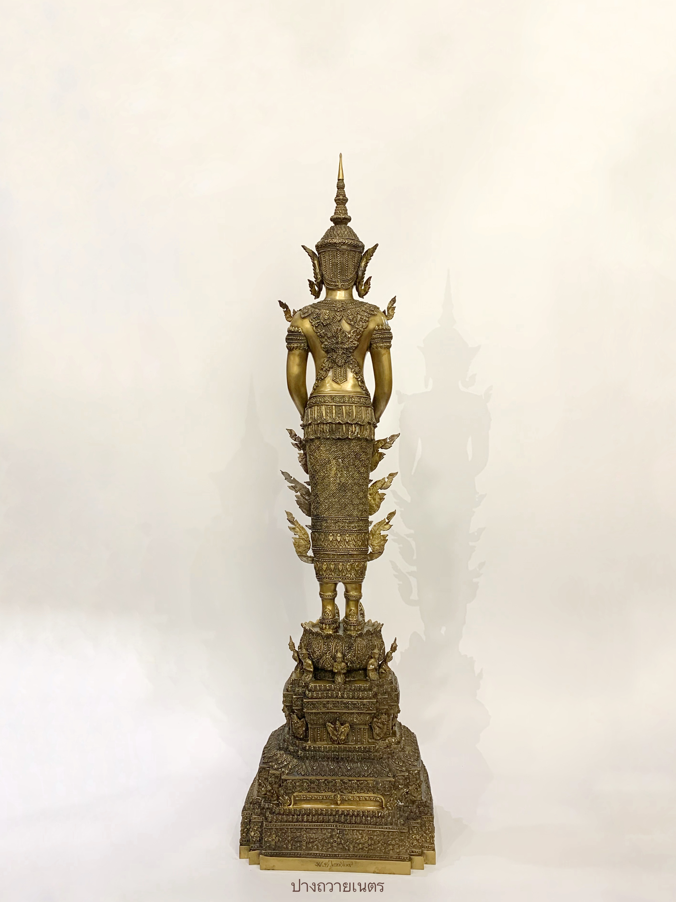 พระพุทธรูป ปางถวายเนตร ทรงเครื่องจักรพรรดิ์ หน้าตัก 9 นิ้ว