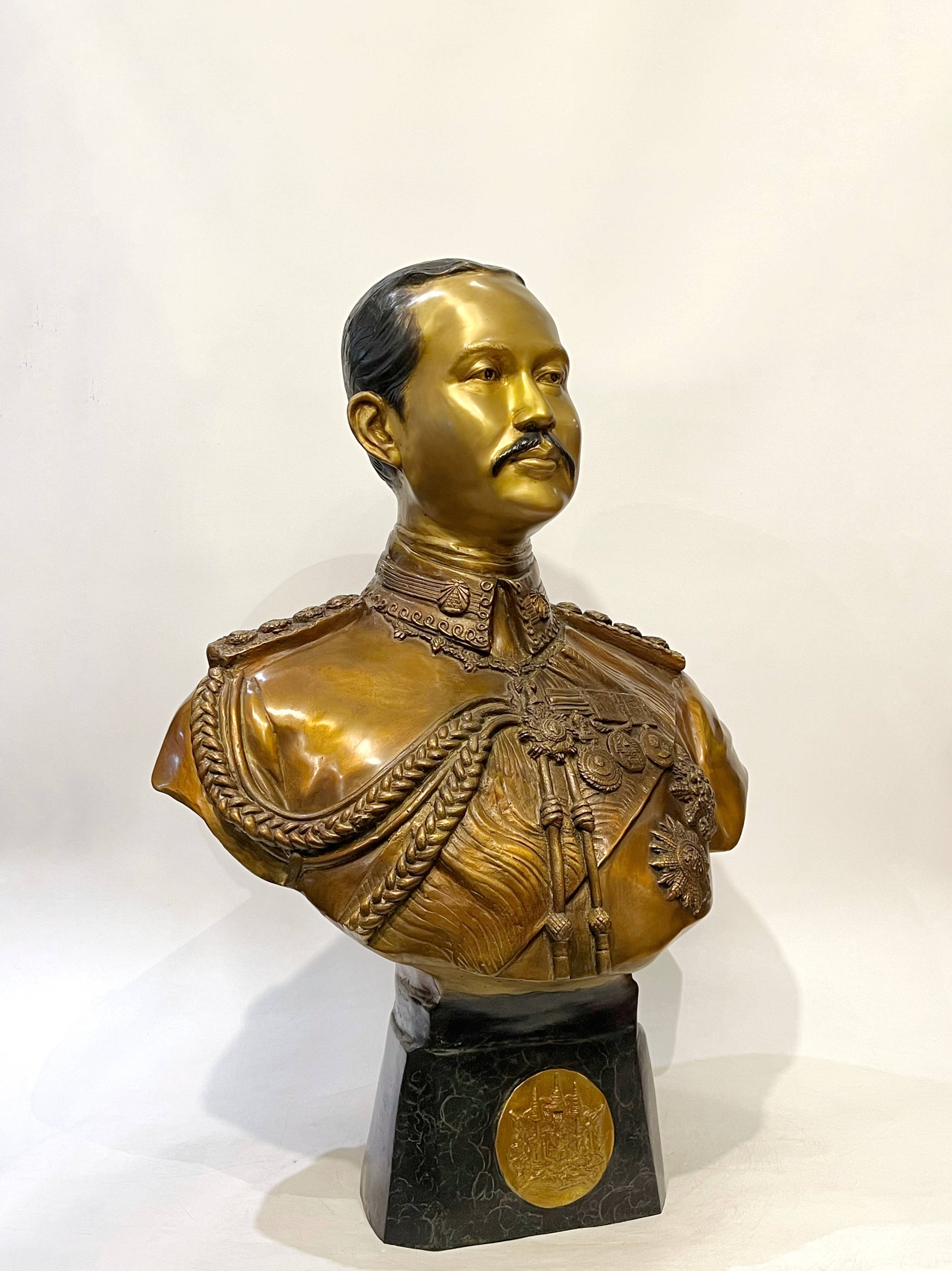 รัชกาลที่ 5 ครึ่งพระองค์ (ขนาดเท่าจริง)