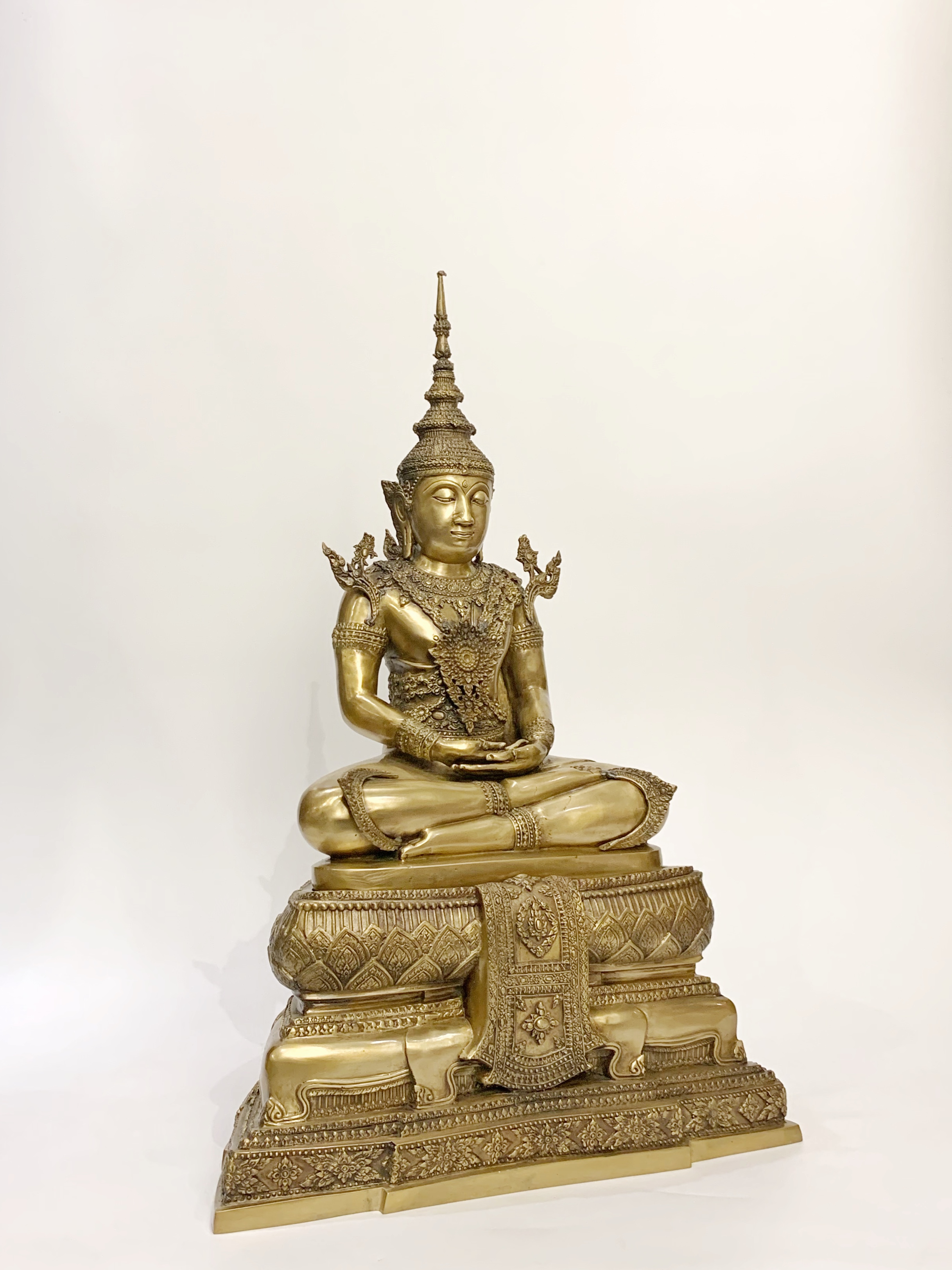 พระแก้วมรกต ทรงเครื่องฤดูร้อน หน้าตัก 9 นิ้ว