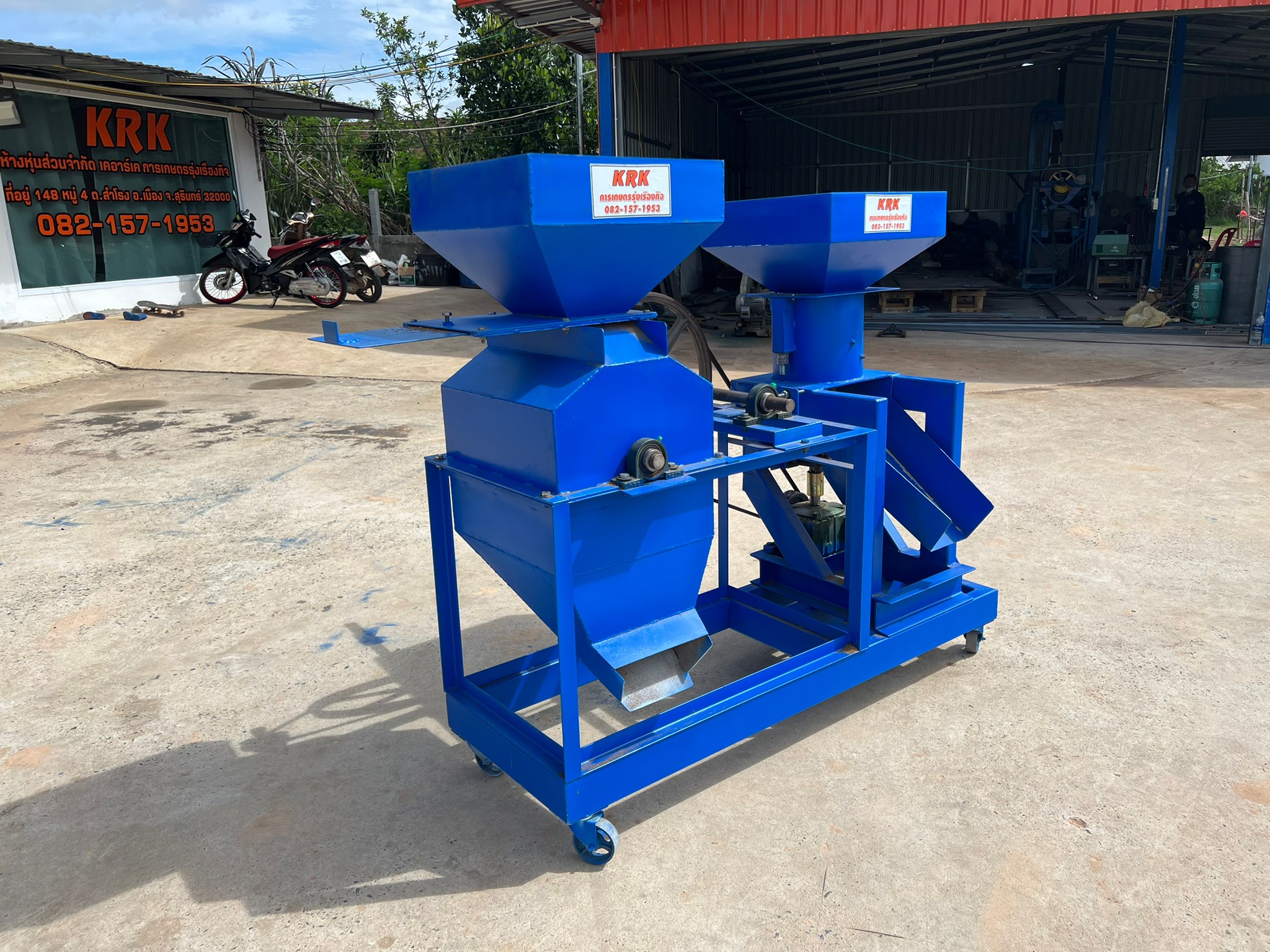 เครื่องอัดเม็ดและเครื่องตีป่น 2หัว เเบบติดรถไถนั่งขับPTO