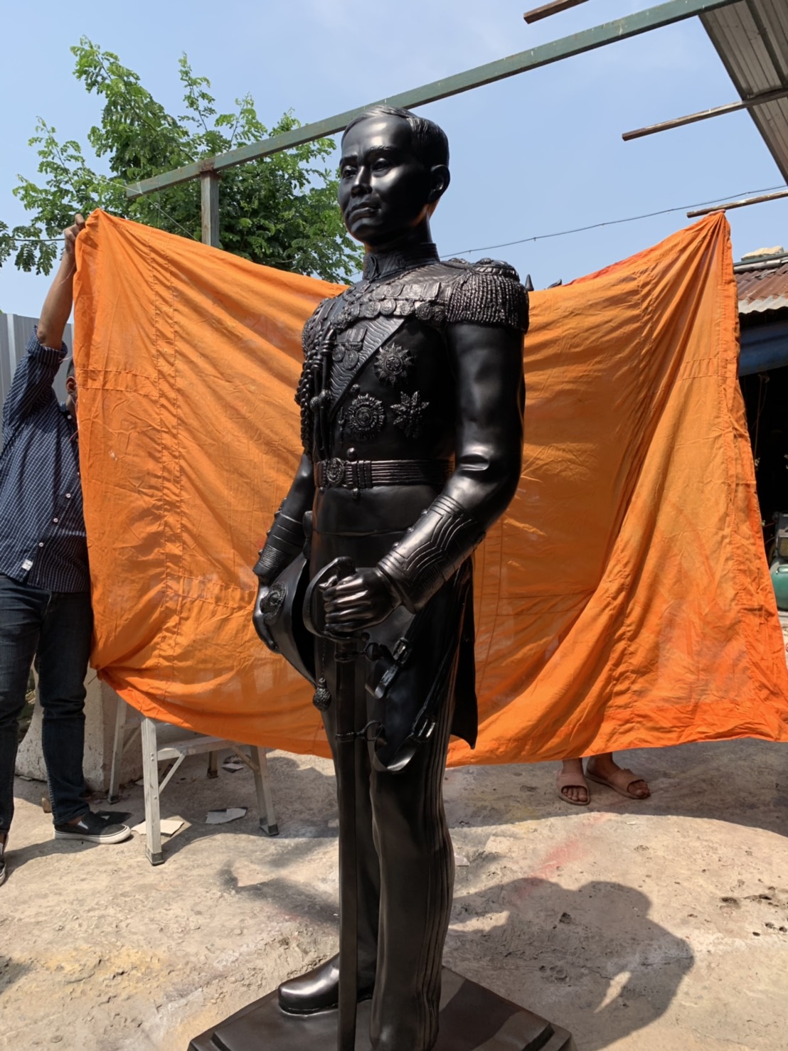 เสด็จเตี่ยกรมหลวงชุมพร สูง 180 cm