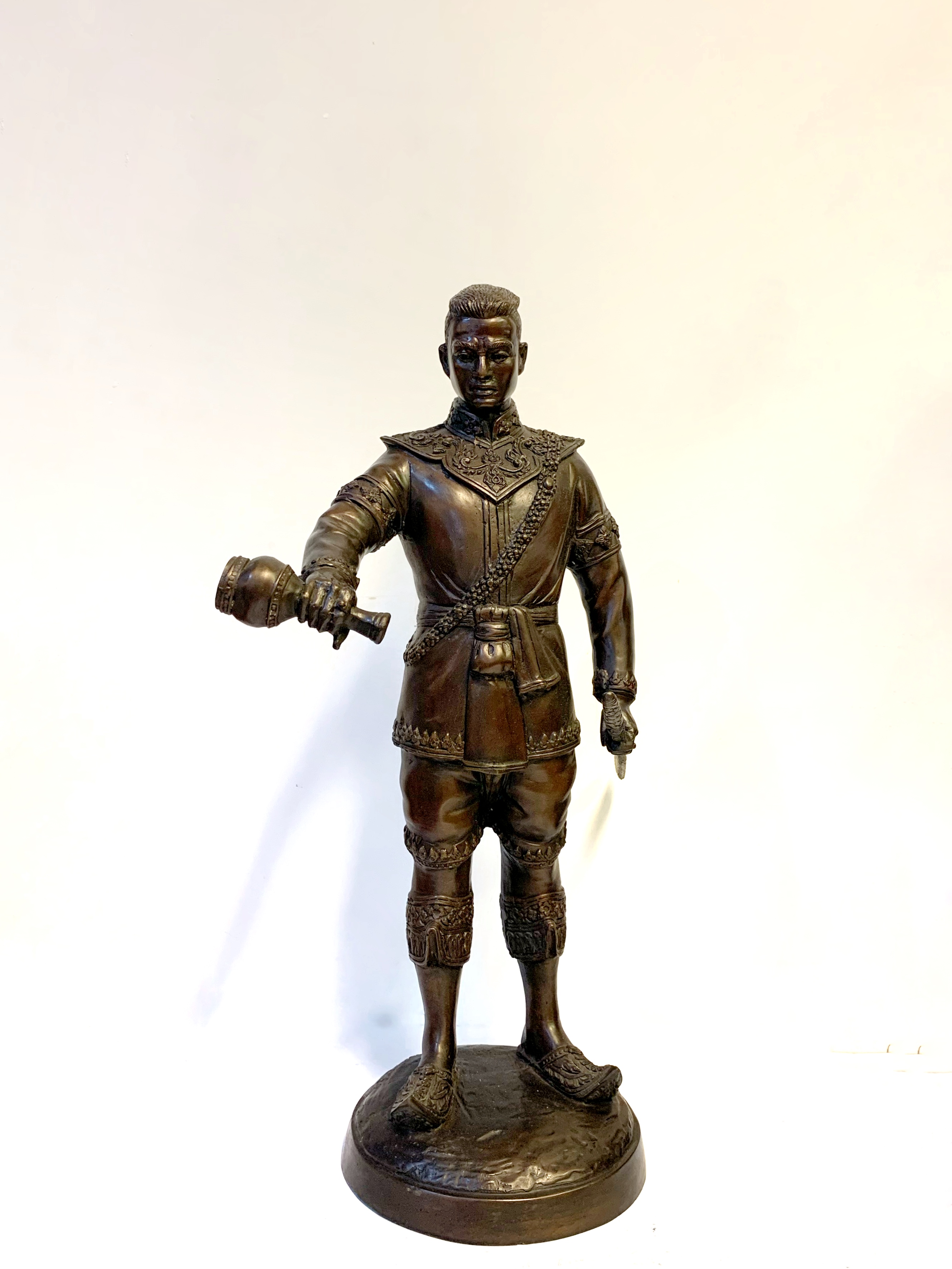 สมเด็จพระนเรศวรมหาราช ยืนหลั่งทักษิโณทก หน้าตัก 9 นิ้ว