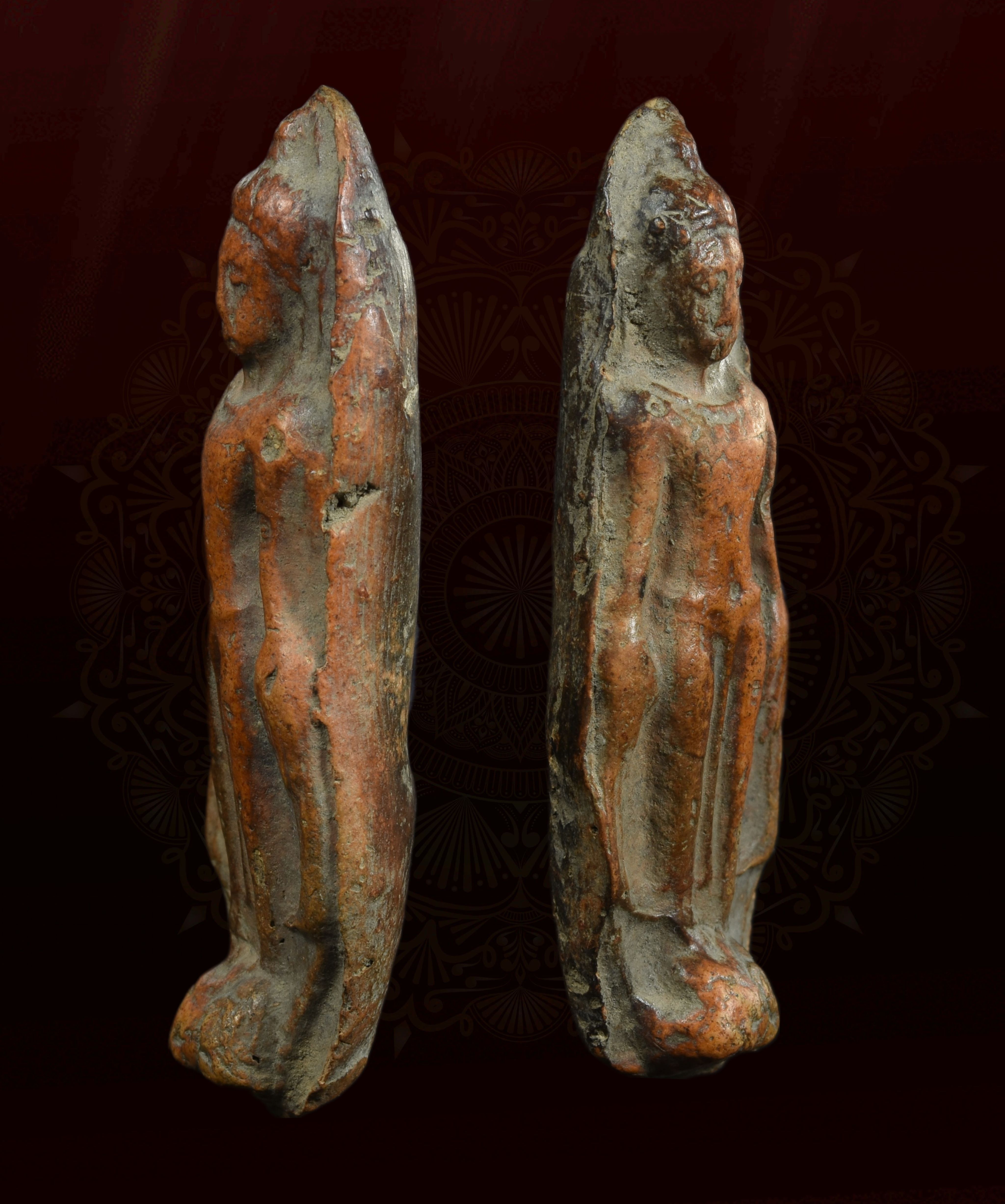 พระยืนเปิดโลก