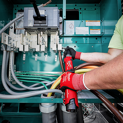 MILWAUKEE รุ่น M12 ONEFTR38-201C ประแจปอนด์ดิจิตอลไร้สายขนาด 3/8 นิ้ว แรงดัน 12V รวมเครื่องชาร์จและแบตเตอรี่ 12V@2.0AH x 1 ก้อน