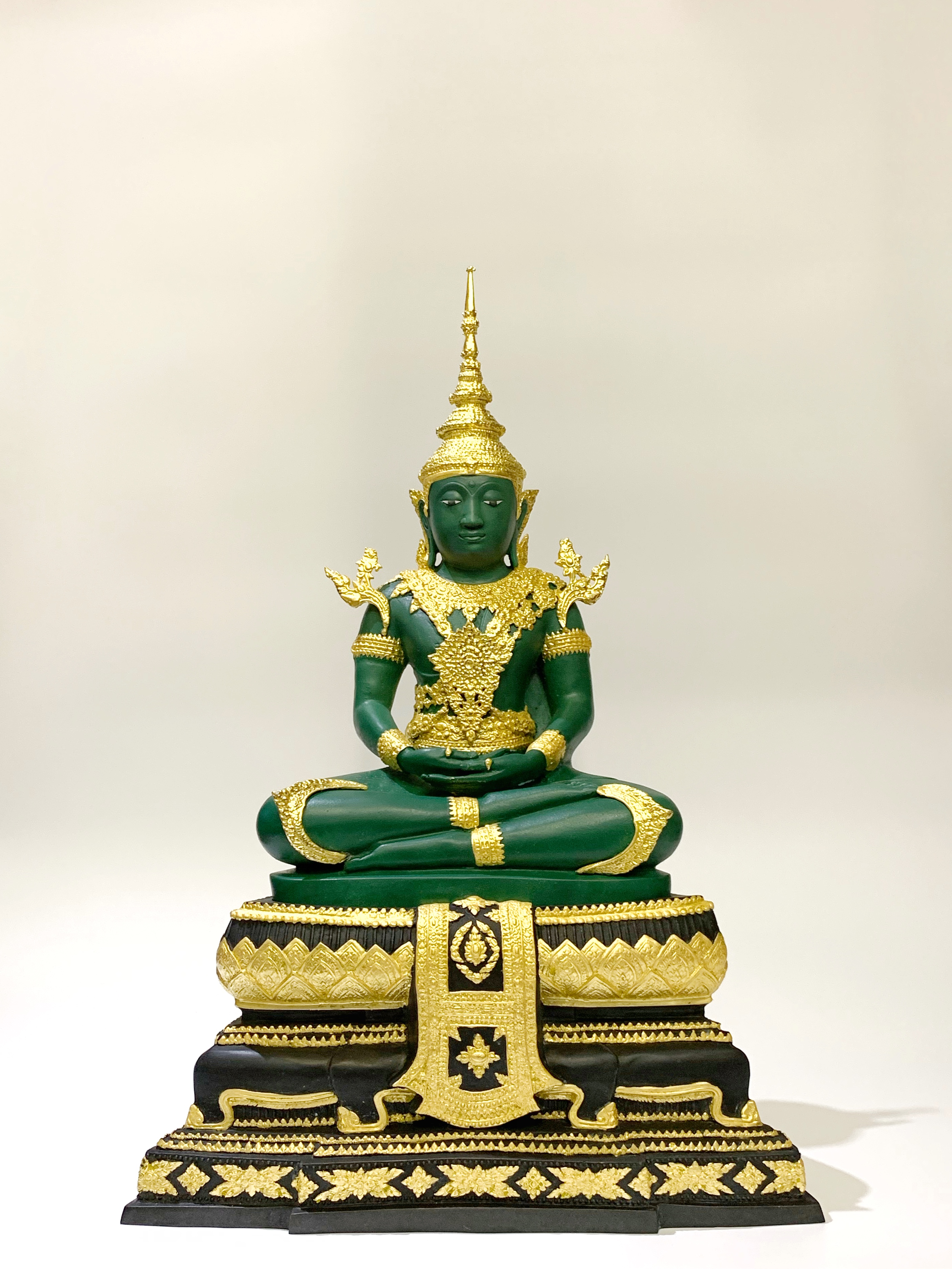 พระแก้วมรกต ทรงเครื่องฤดูร้อน หน้าตัก 9 นิ้ว