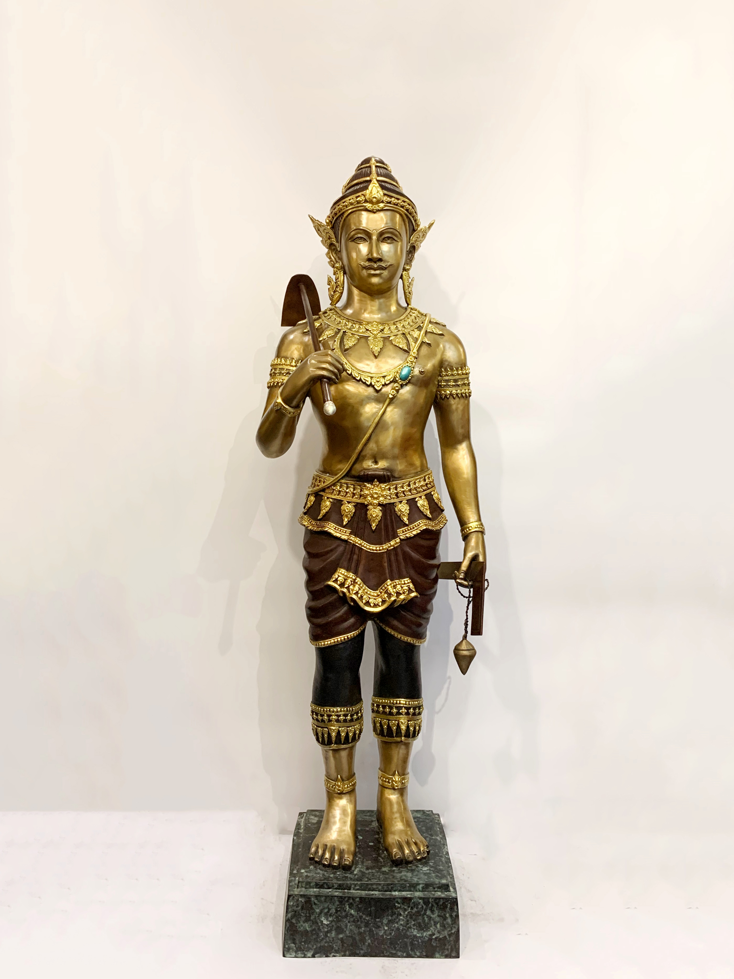 พระวิษณุกรรม หน้าตัก 16 นิ้ว (ถือผึ่งถากไม้)