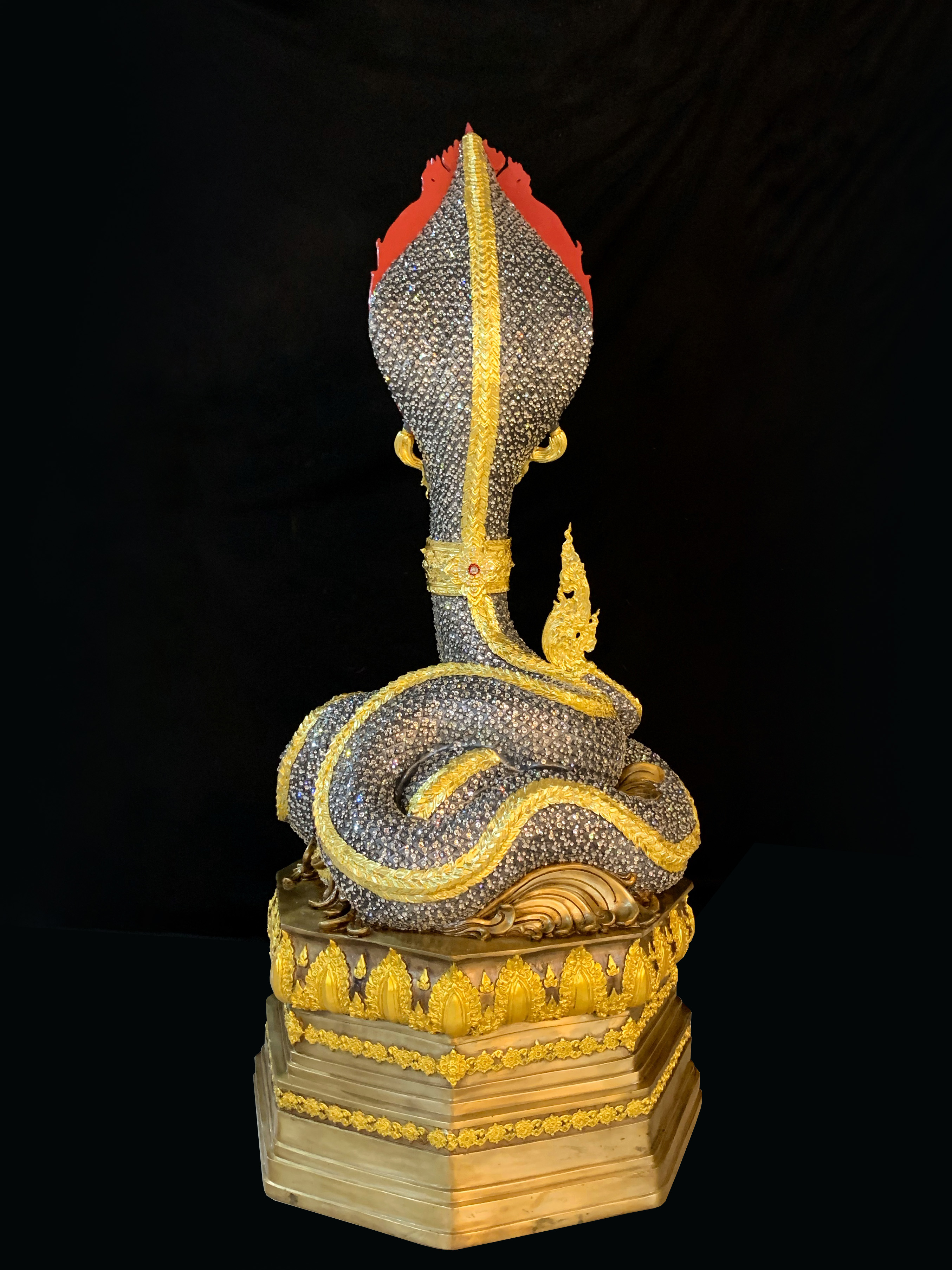 พญานาค สูง 159 cm.