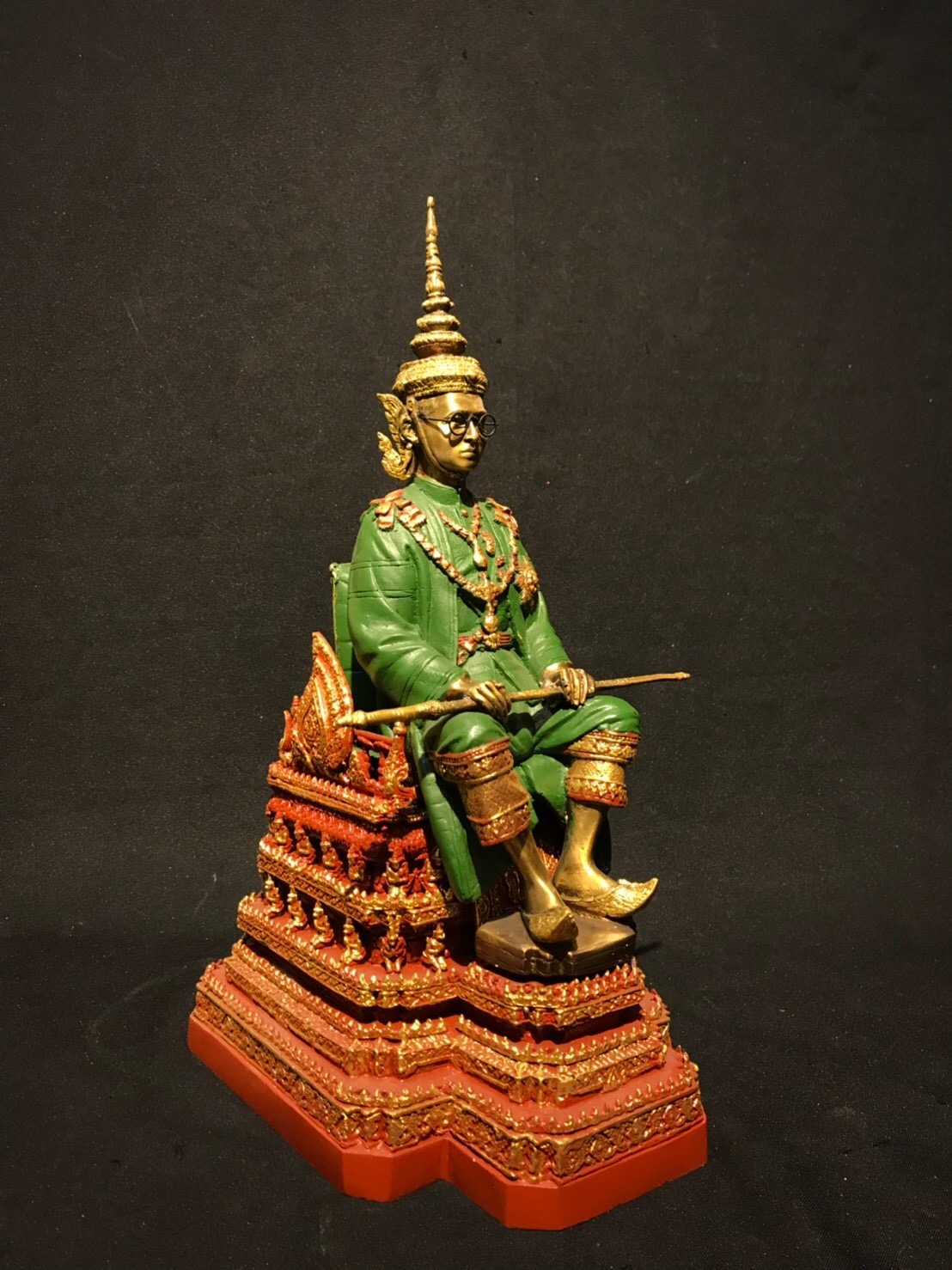 รัชกาลที่ 9 นั่งบัลลังก์ หน้าตัก 5 นิ้ว