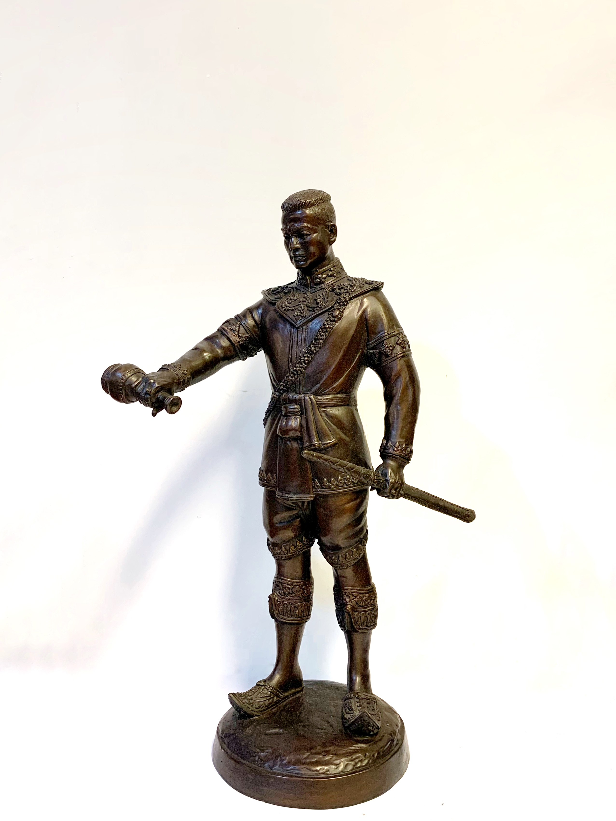 สมเด็จพระนเรศวรมหาราช ยืนหลั่งทักษิโณทก หน้าตัก 9 นิ้ว