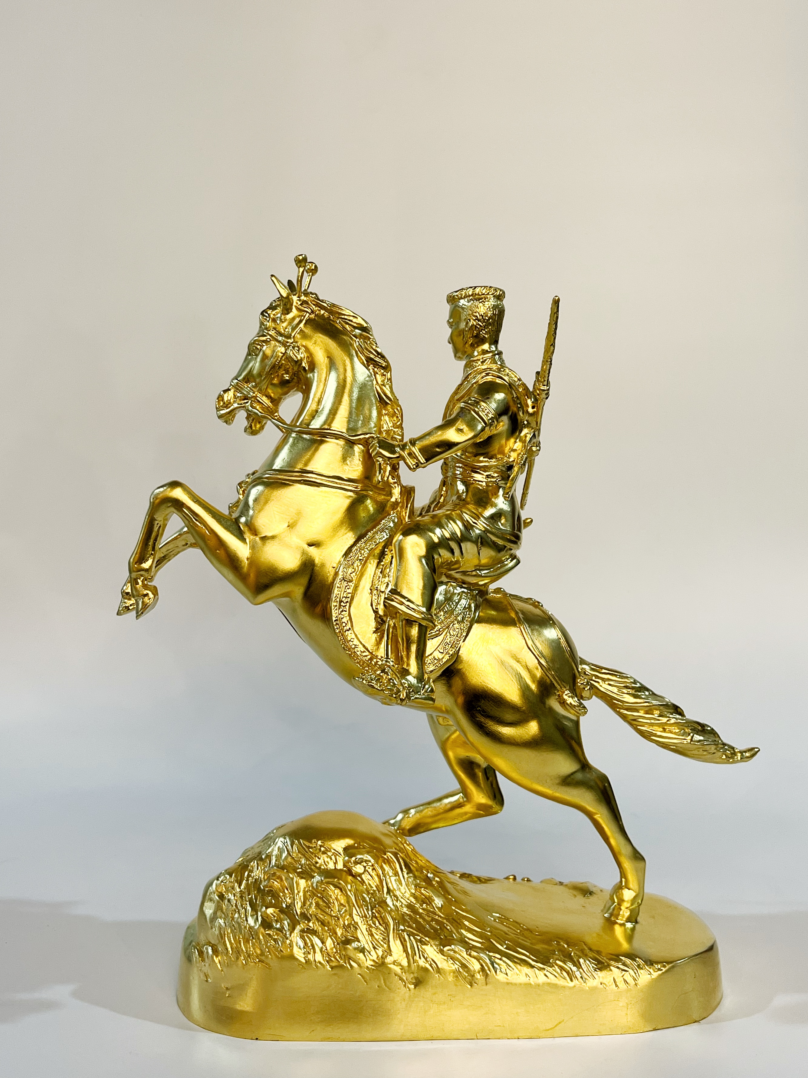 พระนเรศวรมหาราชทรงม้าศึก