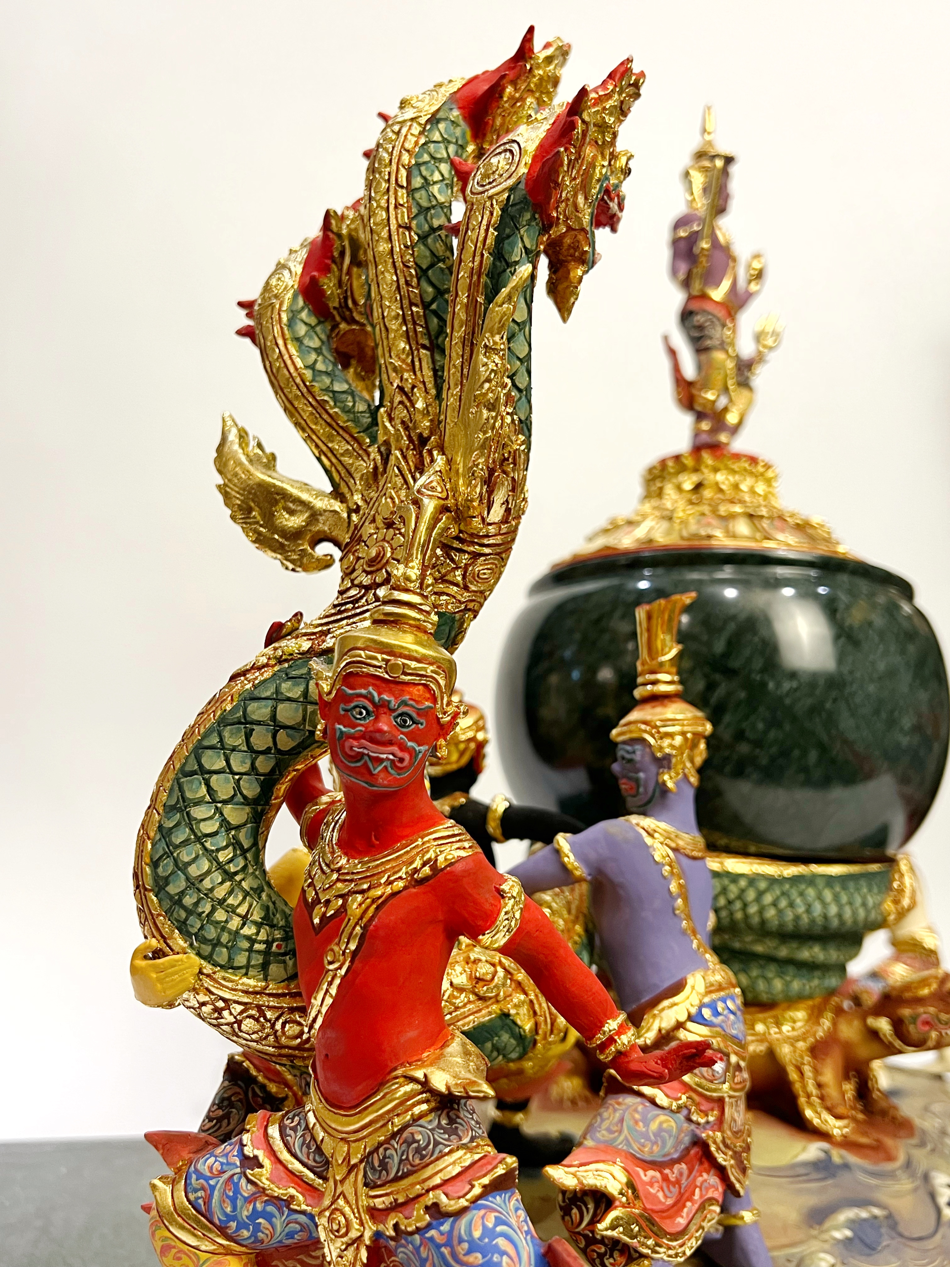 ครอบน้ำอมฤต พระนารายณ์กวนเกษียรสมุทร พร้อมฐานหินอ่อน