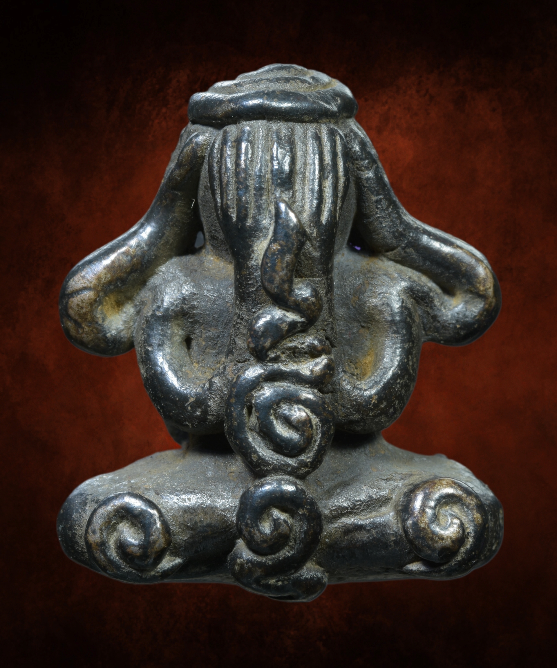 พระปิดตาเนื้อสำริดเก่า หลังยันต์