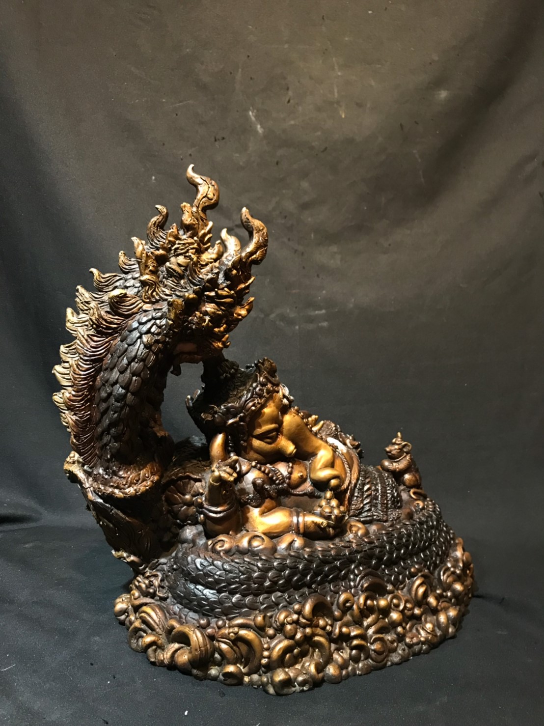 พระพิฆเนศ ปางเสวยสุข ทรงบัลลังก์พญาจันทรคุปต์นาคราช หน้าตัก 9 นิ้ว