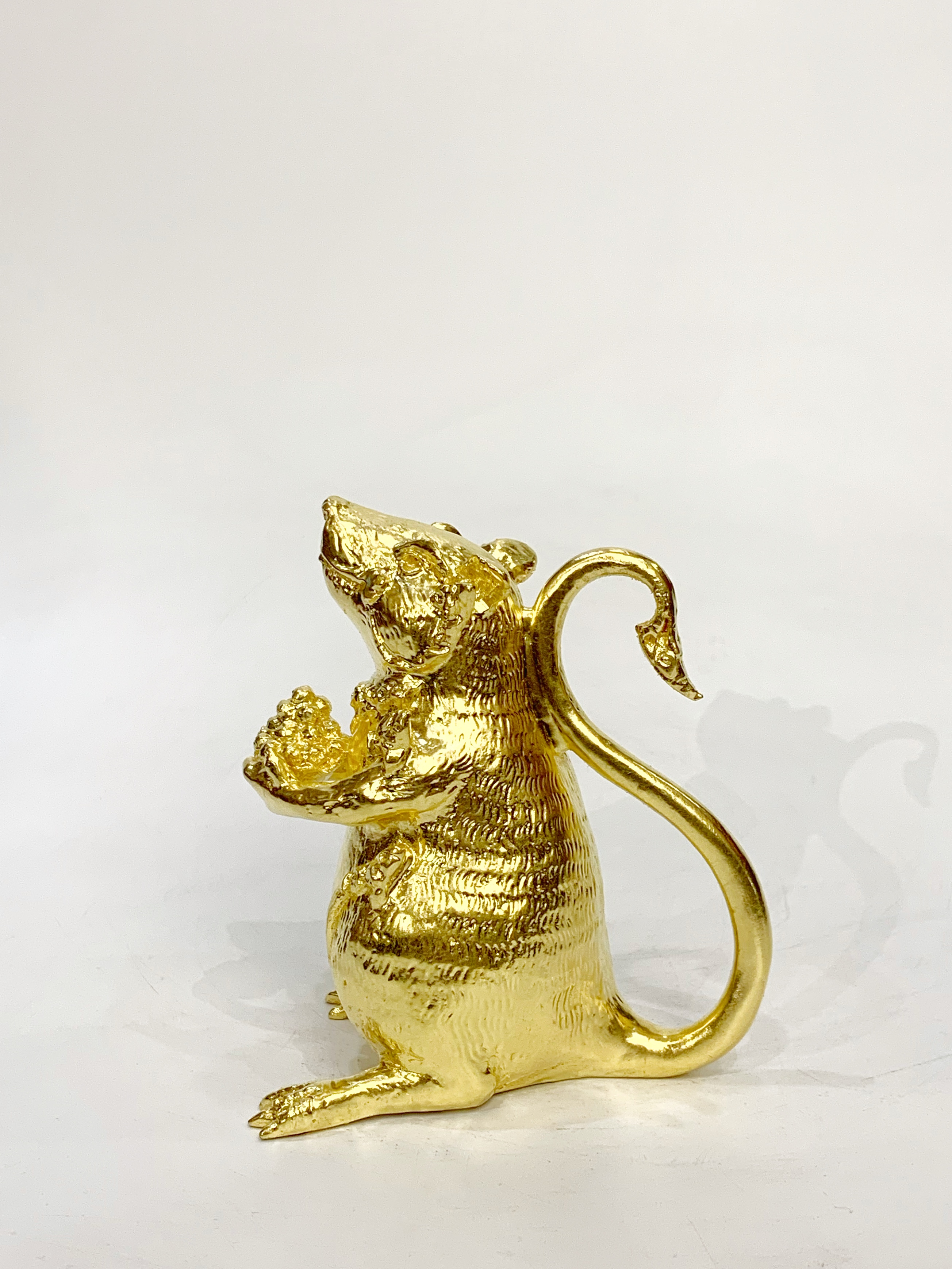 หนูมุสิกะ (ถือขนม)