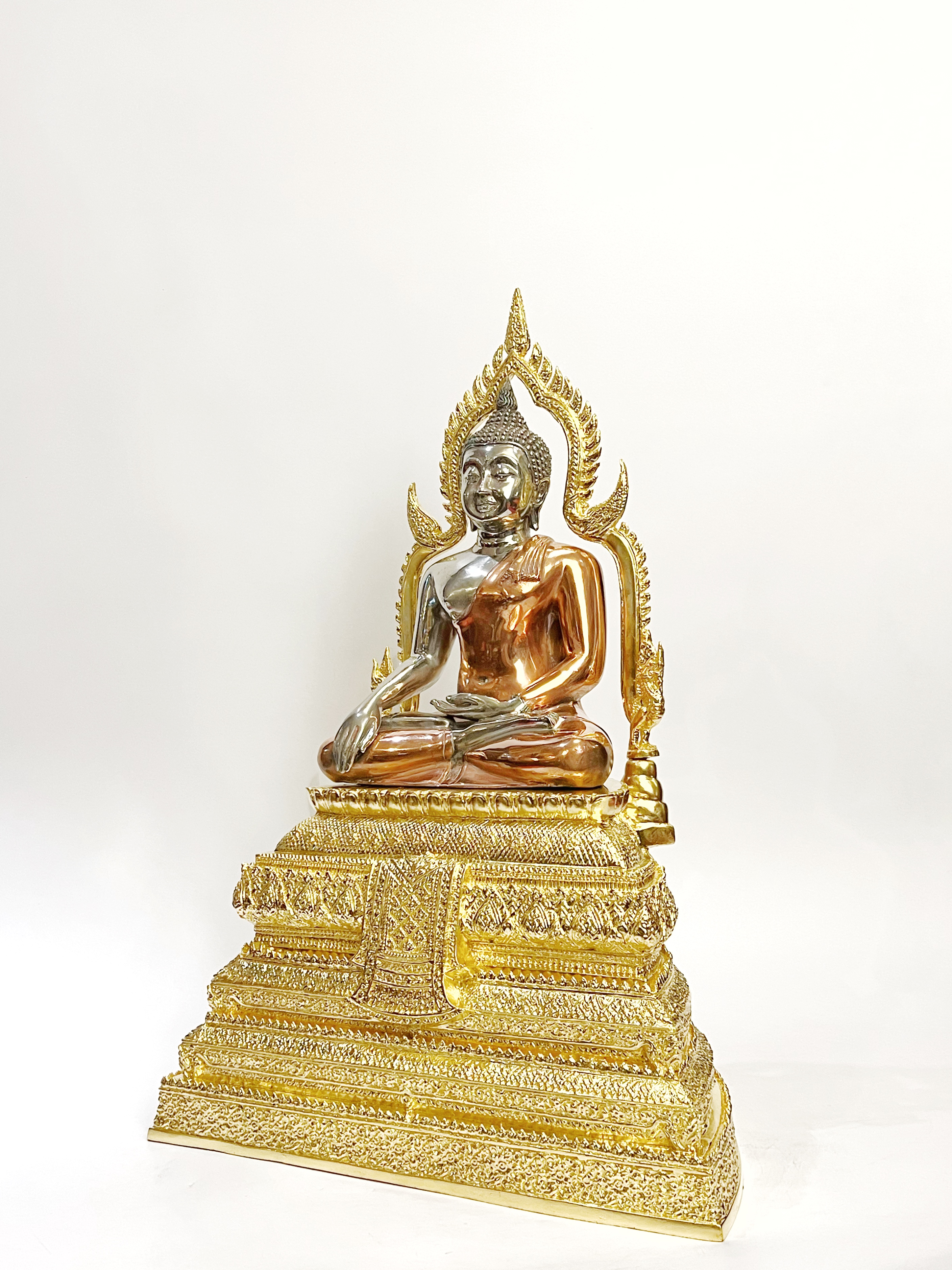 หลวงพ่อเพชร หน้าตัก 9 นิ้ว