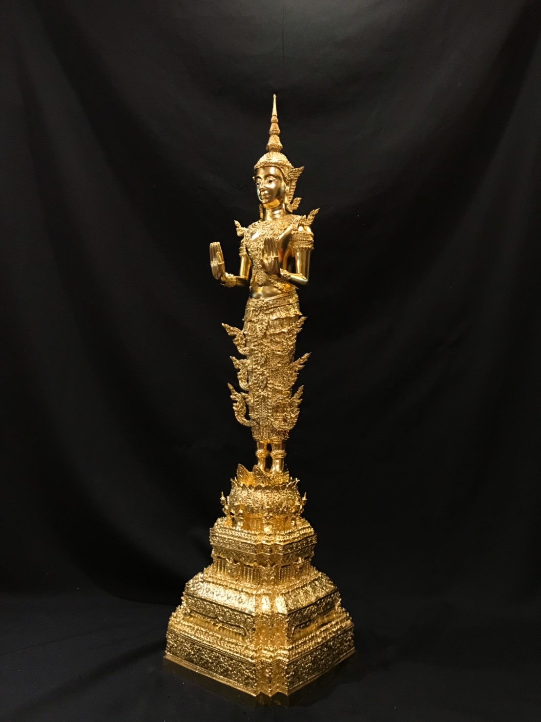 พระพุทธรูป ปางห้ามสมุทร ทรงเครื่องจักรพรรดิ์ หน้าตัก 9 นิ้ว