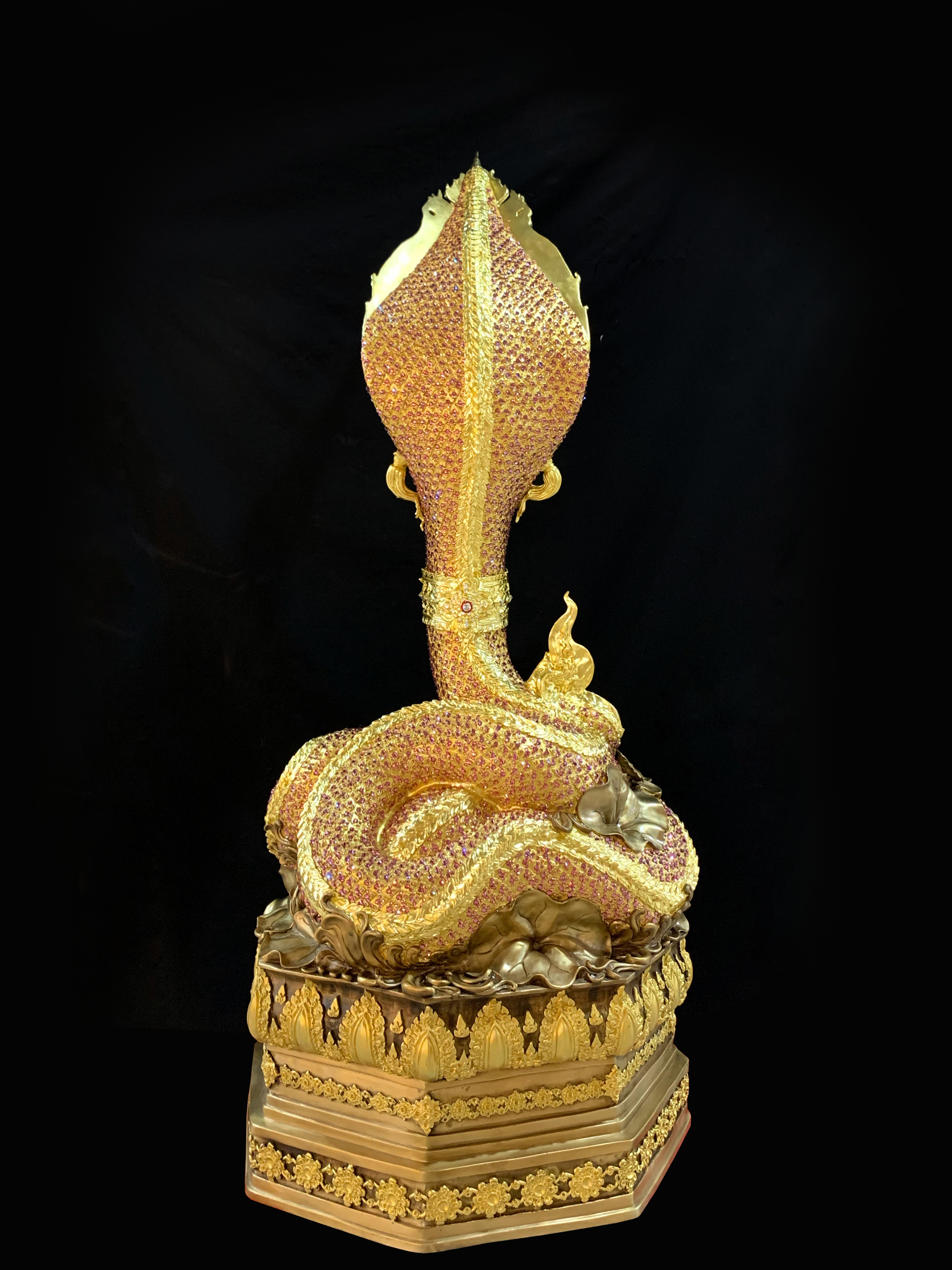 พญานาค สูง 149 cm.