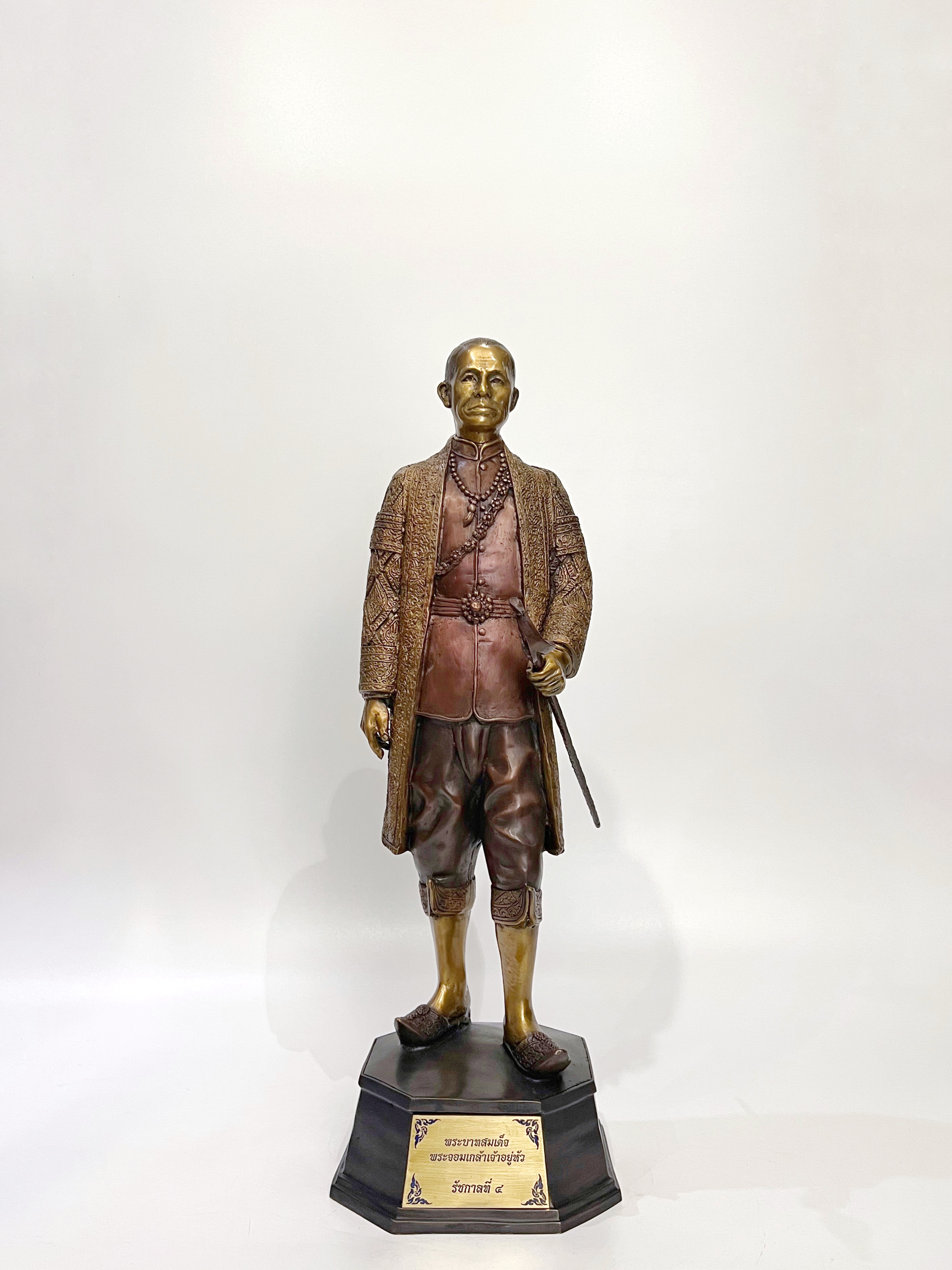 ประติมากรรมชุด 9 รัชกาล หน้าตัก 9 นิ้ว