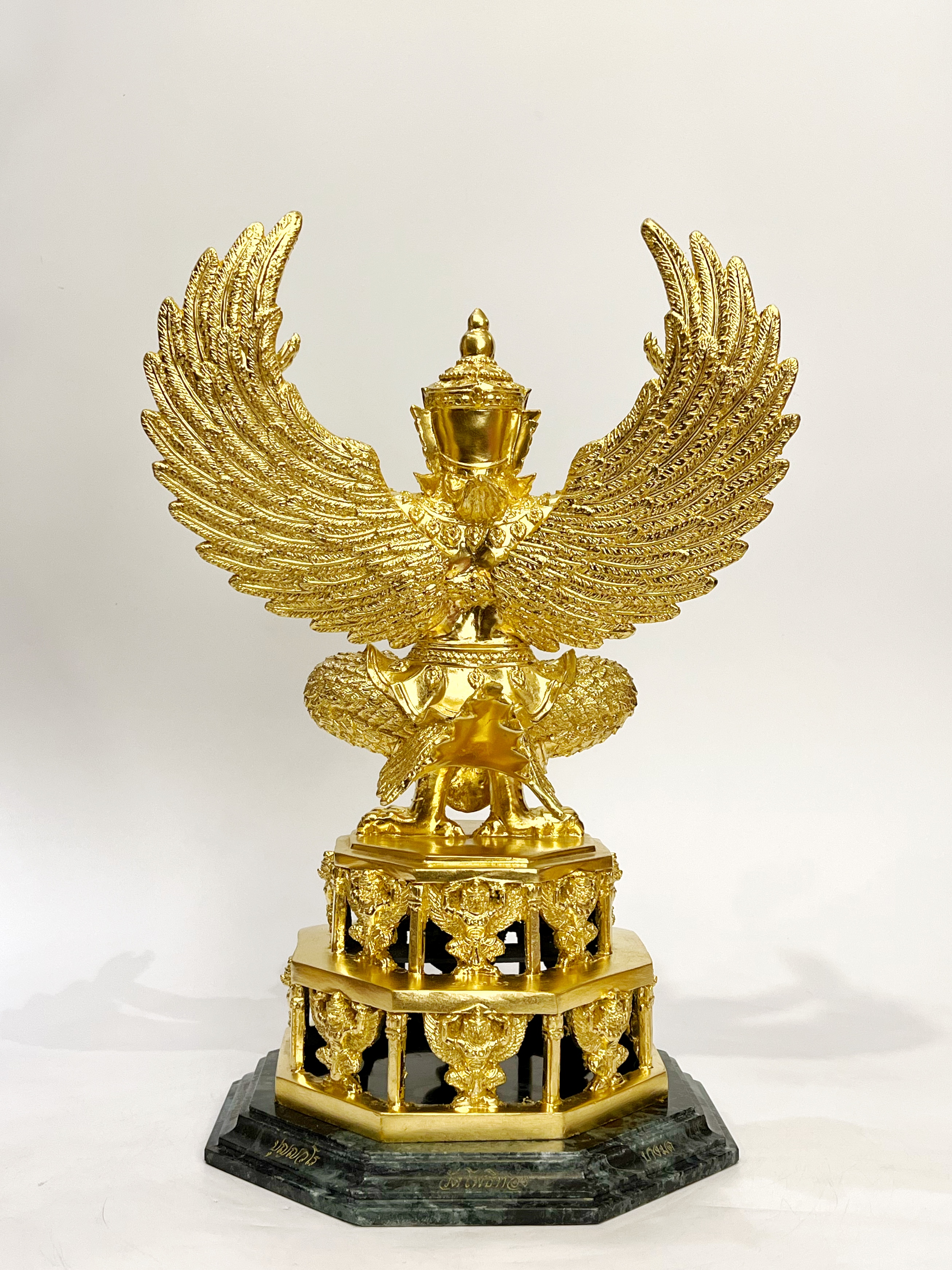 พญาครุฑ รุ่น เจริญพร (องค์บูชาพิมพ์ใหญ่)