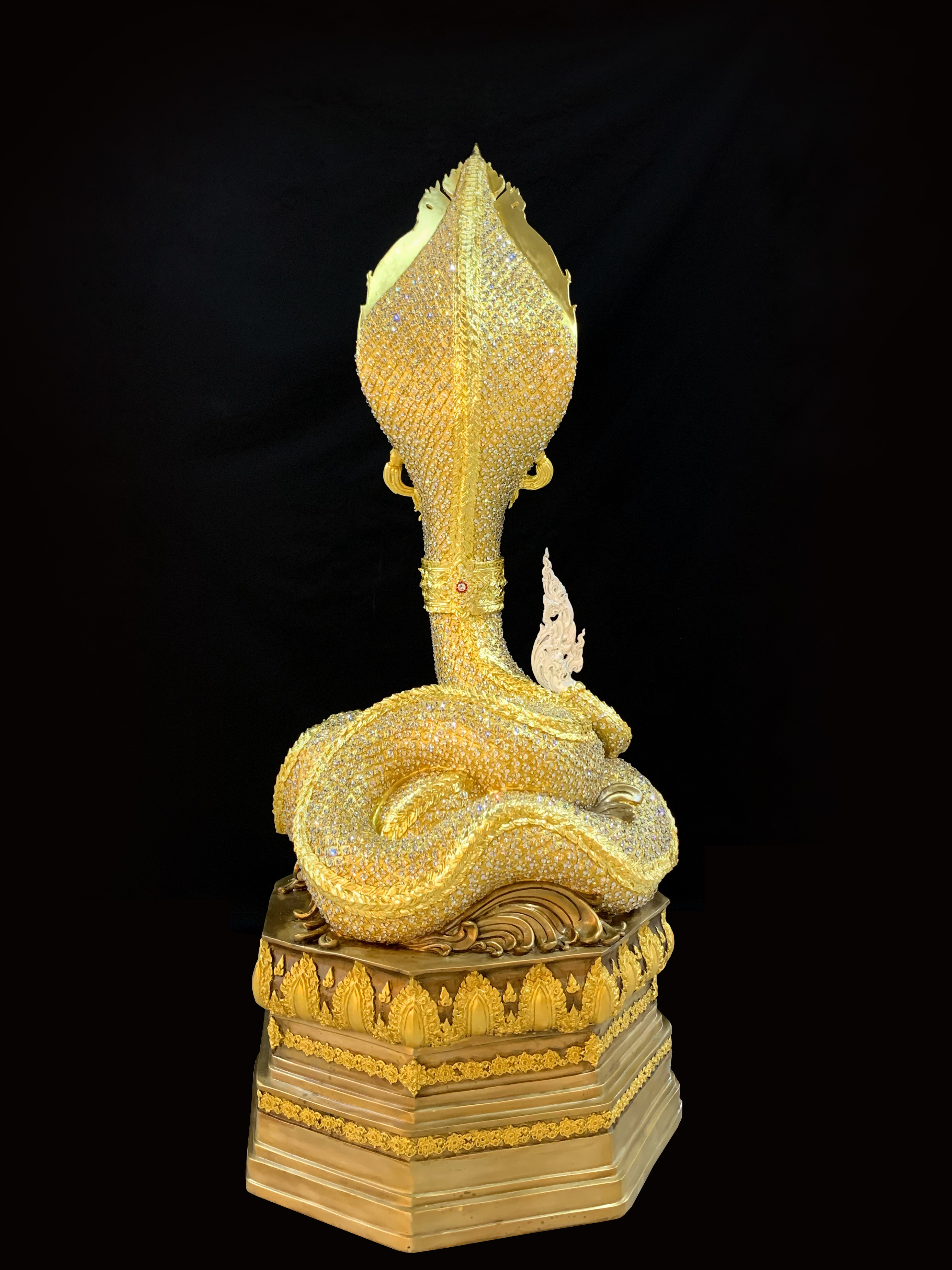 พญานาค สูง 159 cm.