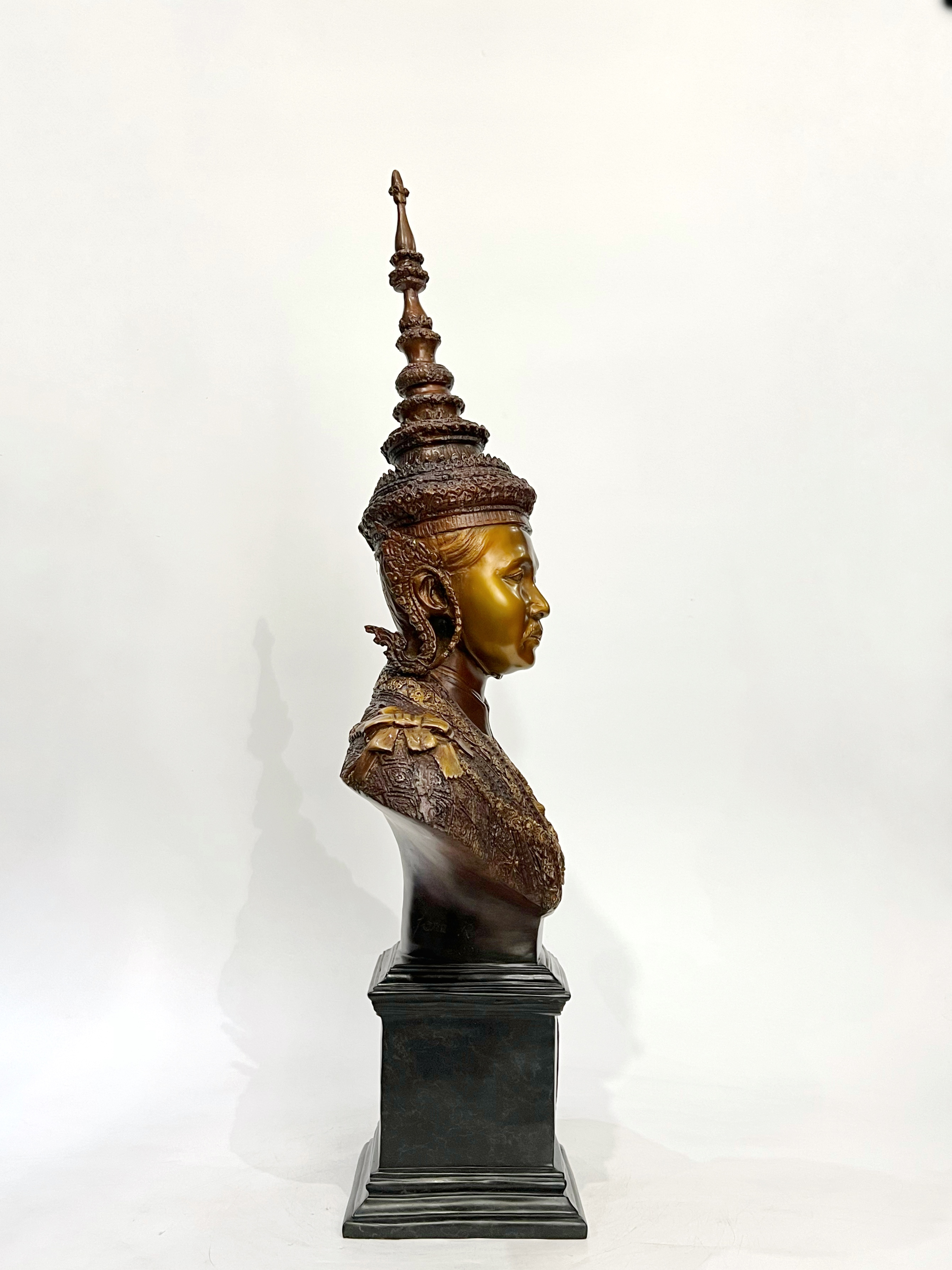 รัชกาลที่ 5 ครึ่งพระองค์ (ทรงพระมหาพิชัยมงกุฎ)