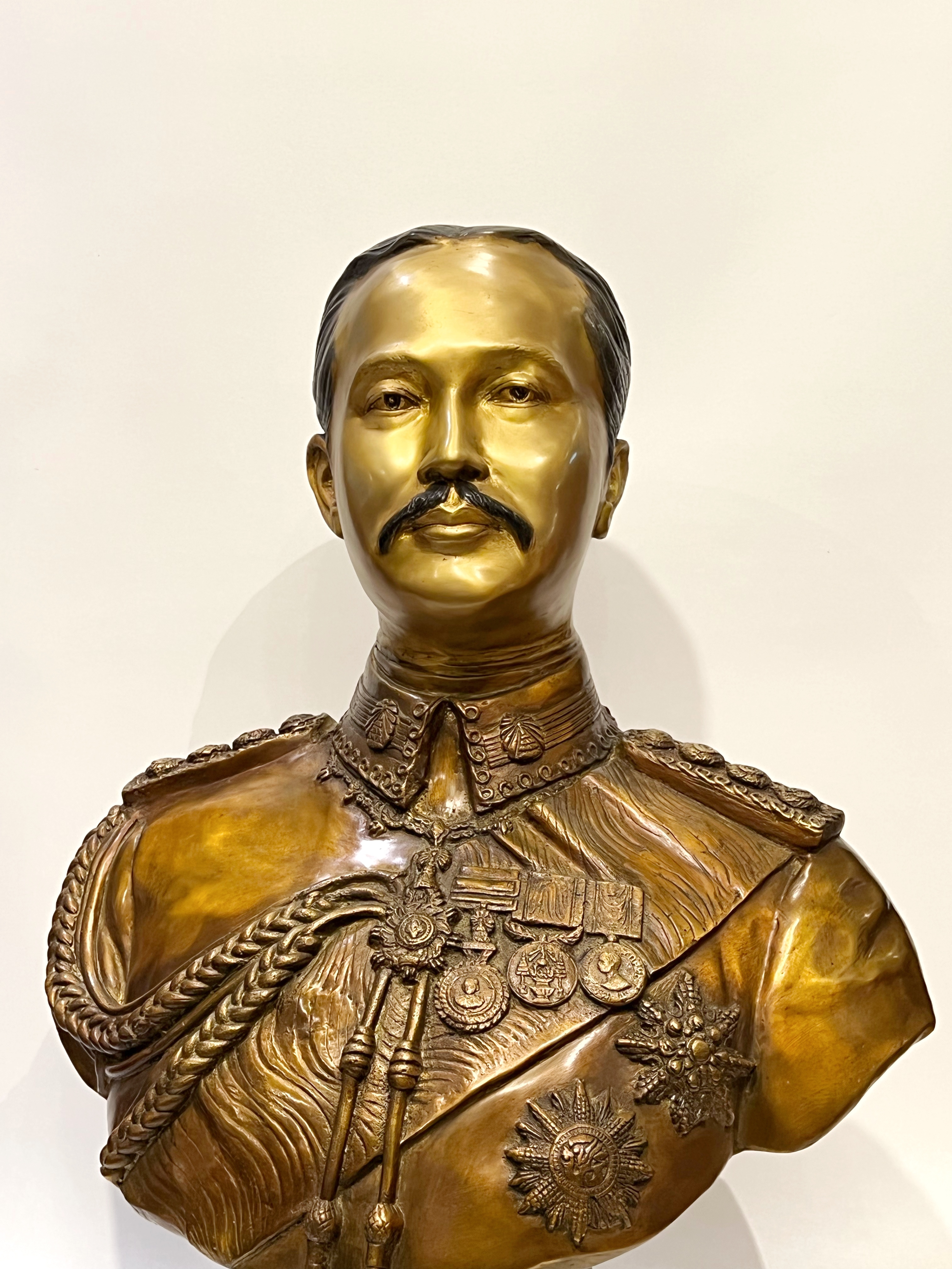 รัชกาลที่ 5 ครึ่งพระองค์ (ขนาดเท่าจริง)