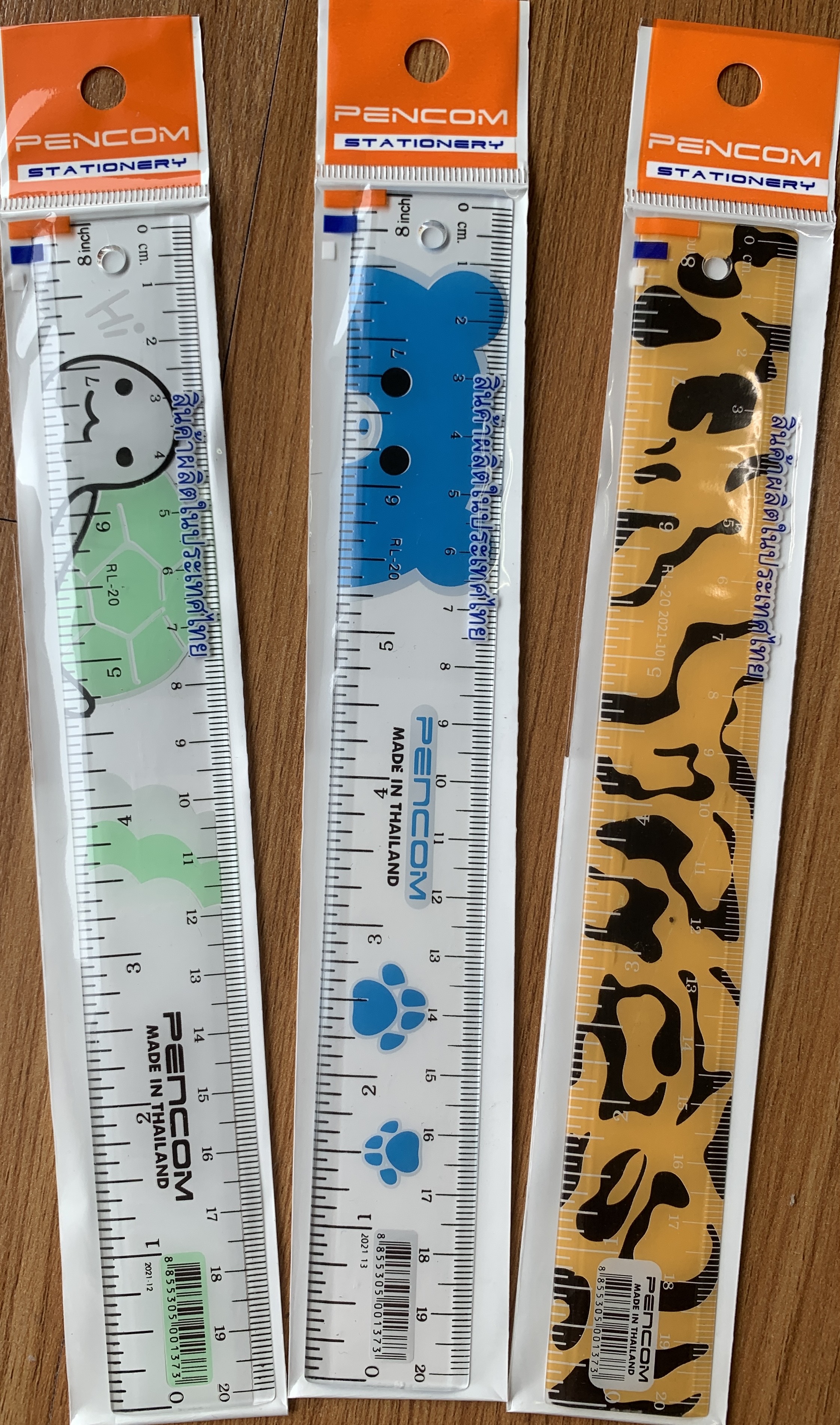 ไม้บรรทัดพลาสติกลายการ์ตูน ยาว20ซม. (8 นิ้ว) ตรา เพนคอมพ์ (ขายยกโหล 12 อัน) คละลาย