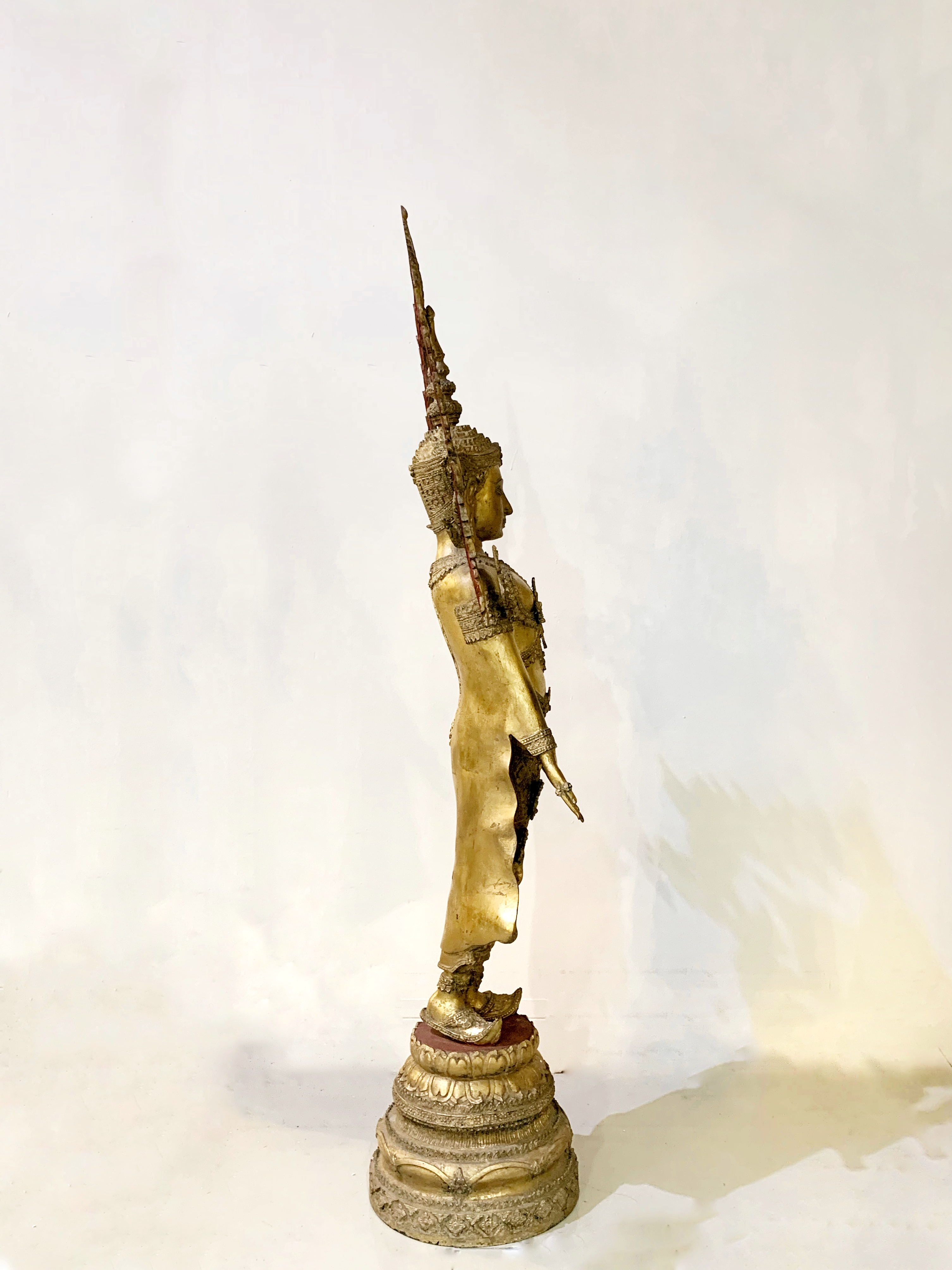 พระพุทธมหาจักรพรรดิ ปางเปิดโลก สูง 52 นิ้ว