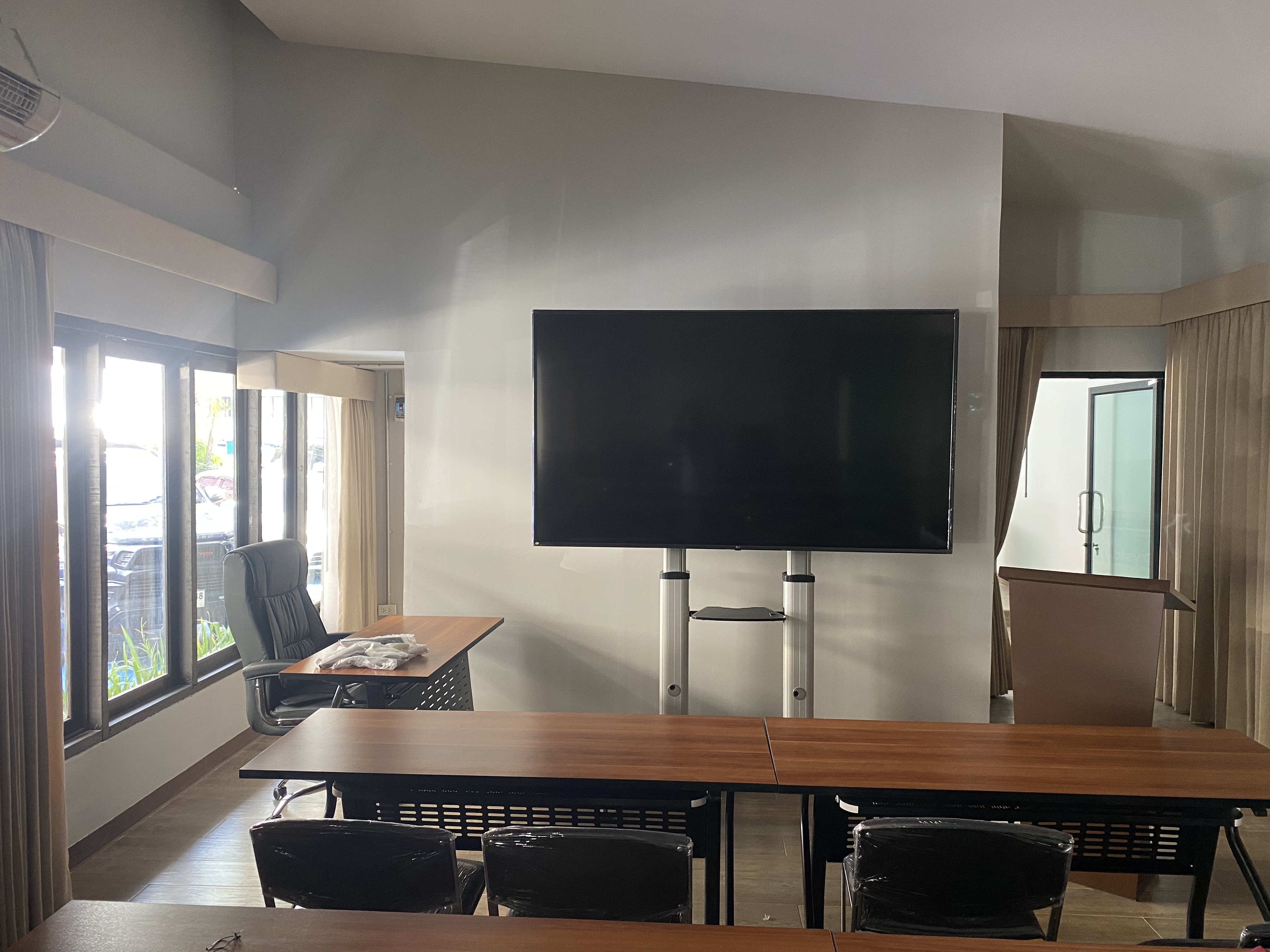 JMTVSTAND MT-F8200 ขาตั้งพื้นทีวีมีล้อเลื่อน(TV Stand) วัสดุ Aluminium อลูมิเนียม แบบล้อเลื่อนปรับสูง/ต่ำได้ 55"-98" นิ้ว{รับประกันสินค้า 3 ปี}0964746498