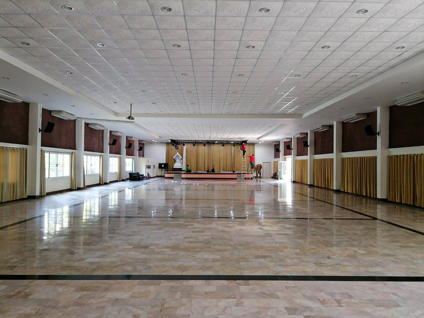 Goodsound Studio เข้าปรับปรุงระบบแสงบนเวทีประจำ อาคาร 2 ศรีวชิรธรรมสถาน