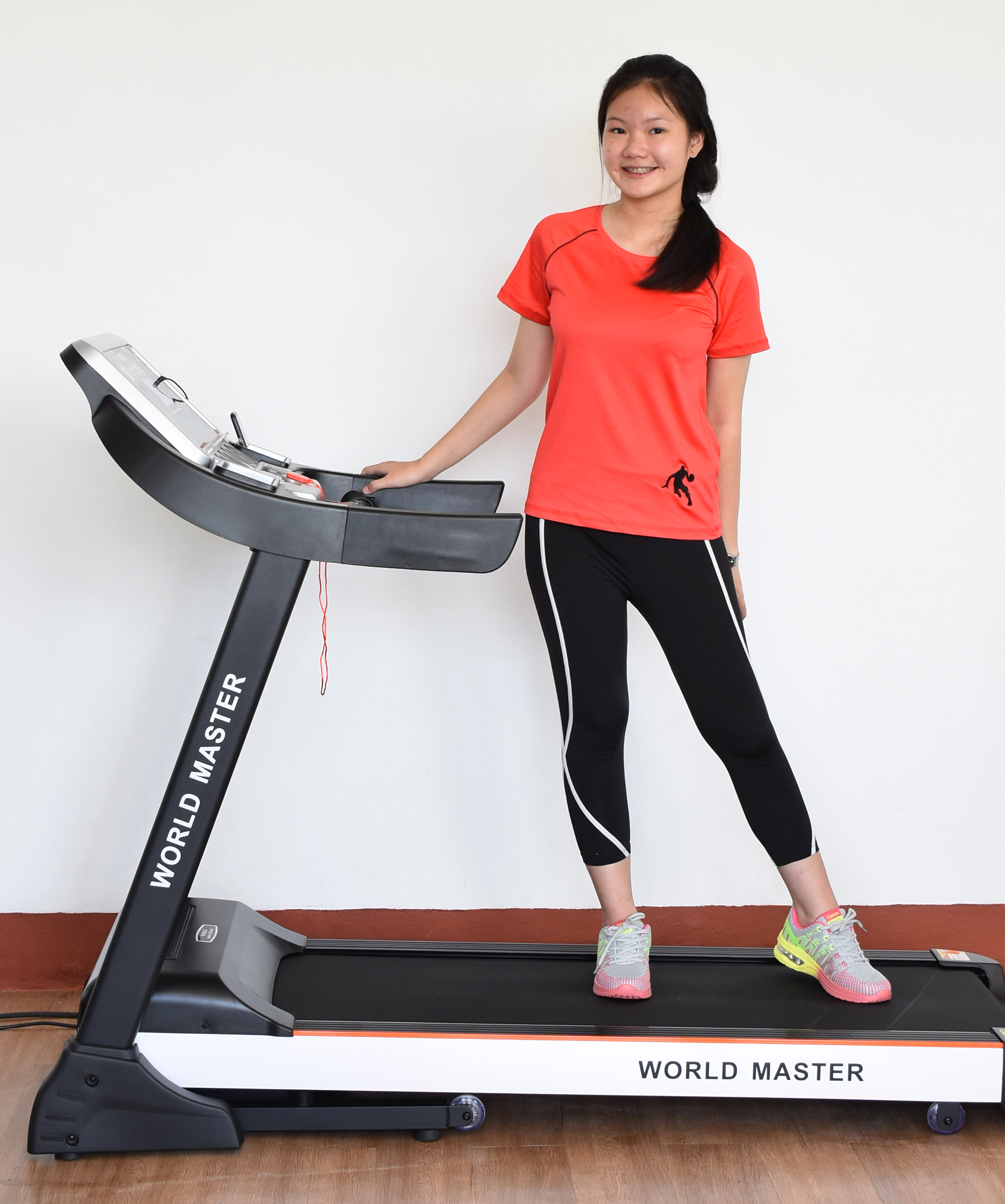 ลู่วิ่งไฟฟ้า3.5แรงม้า รองรับน้ำหนัก120kgยี่ห้อ WORLD MASTER รุ่น AT5