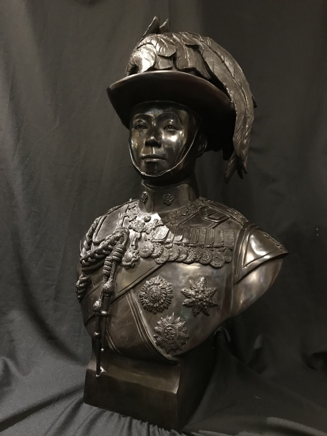 รัชกาลที่ 6 ครึ่งพระองค์ (ขนาดเท่าครึ่ง)