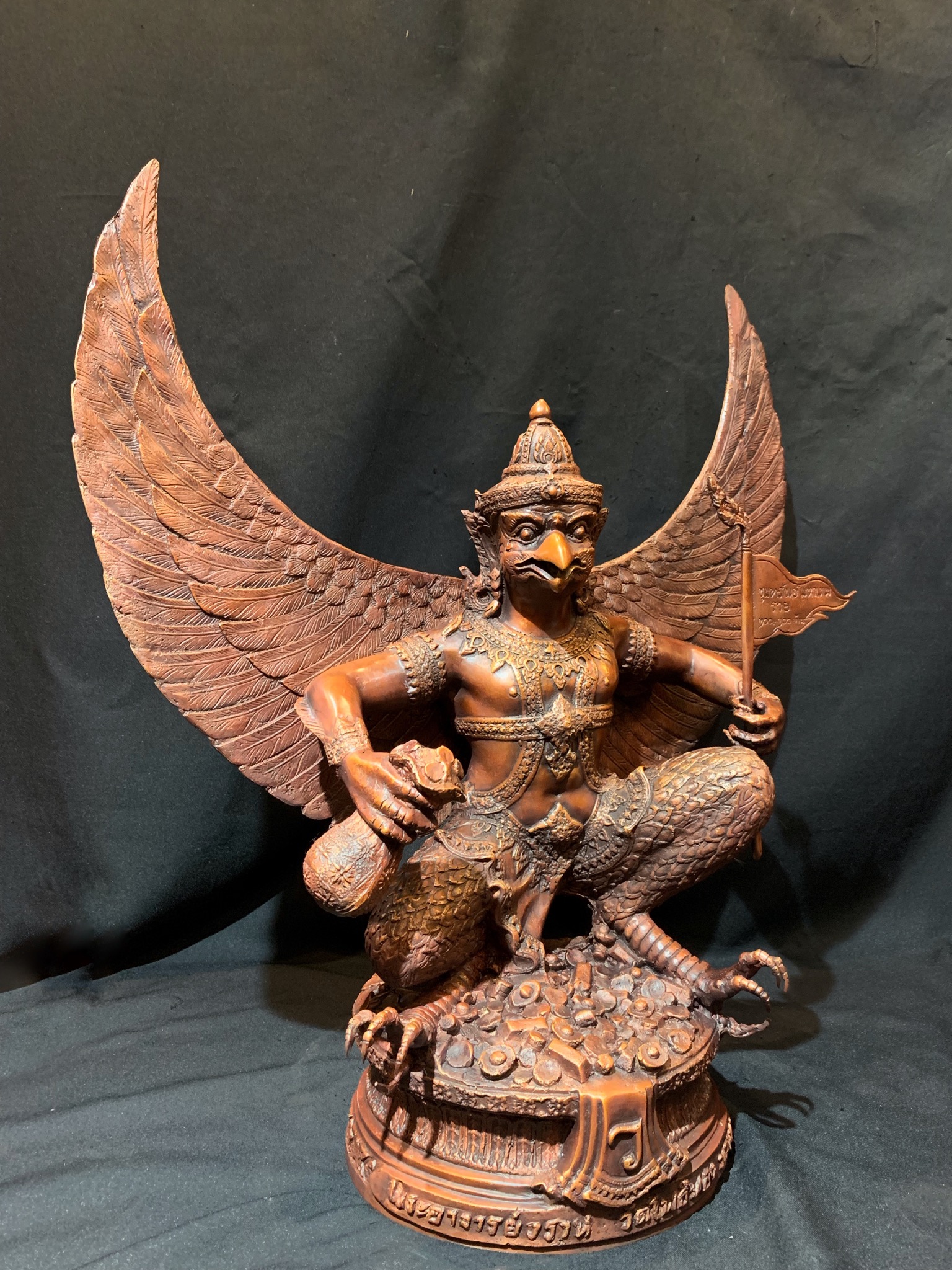 พญาครุฑ รุ่น ขุมทรัพย์มหาเทพ รวย ๑๐๐ๆ ๑๐๐ ล้าน