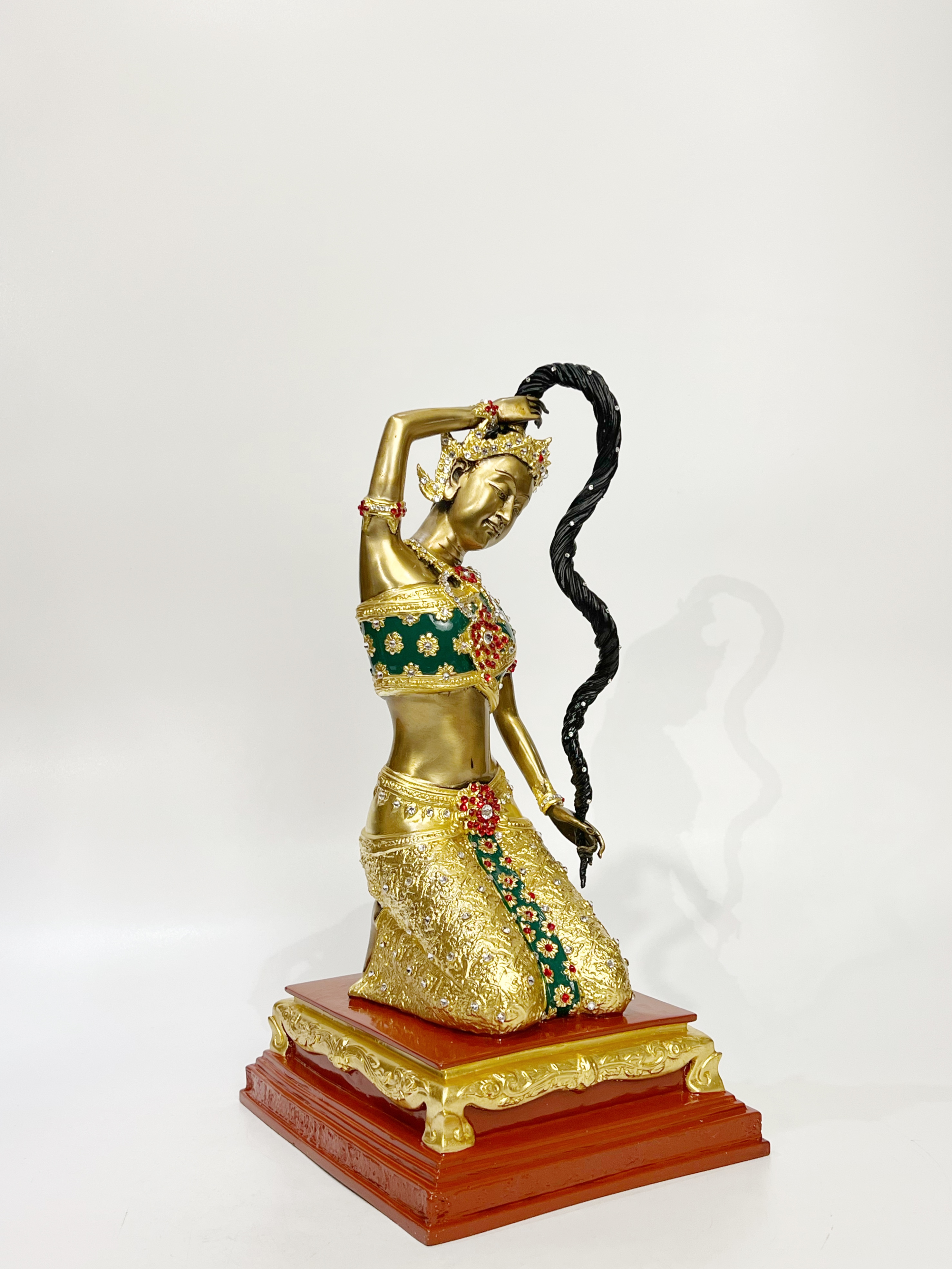 พระแม่ธรณีบีบมวยผม หน้าตัก 9 นิ้ว