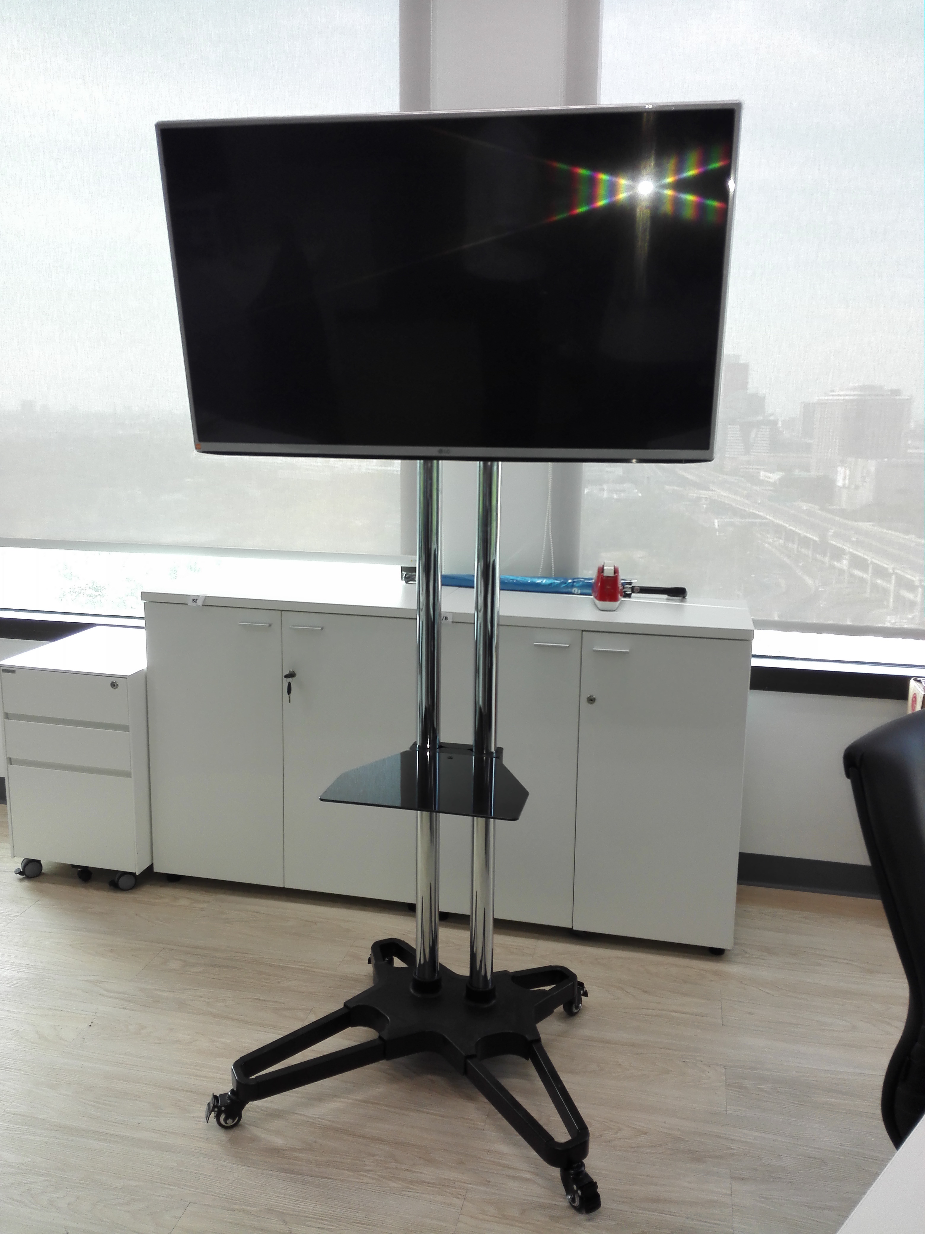 JMTVSTAND SM7000 ขาตั้งพื้นทีวีล้อเลื่อน(TV Stand)วัสดุเหล็ก+สแตนเลสแข็งแรง ปรับความสูง/ต่ำ ก้ม-เงยได้ 32"-70"นิ้ว{รับประกัน 3ปี}0964746498