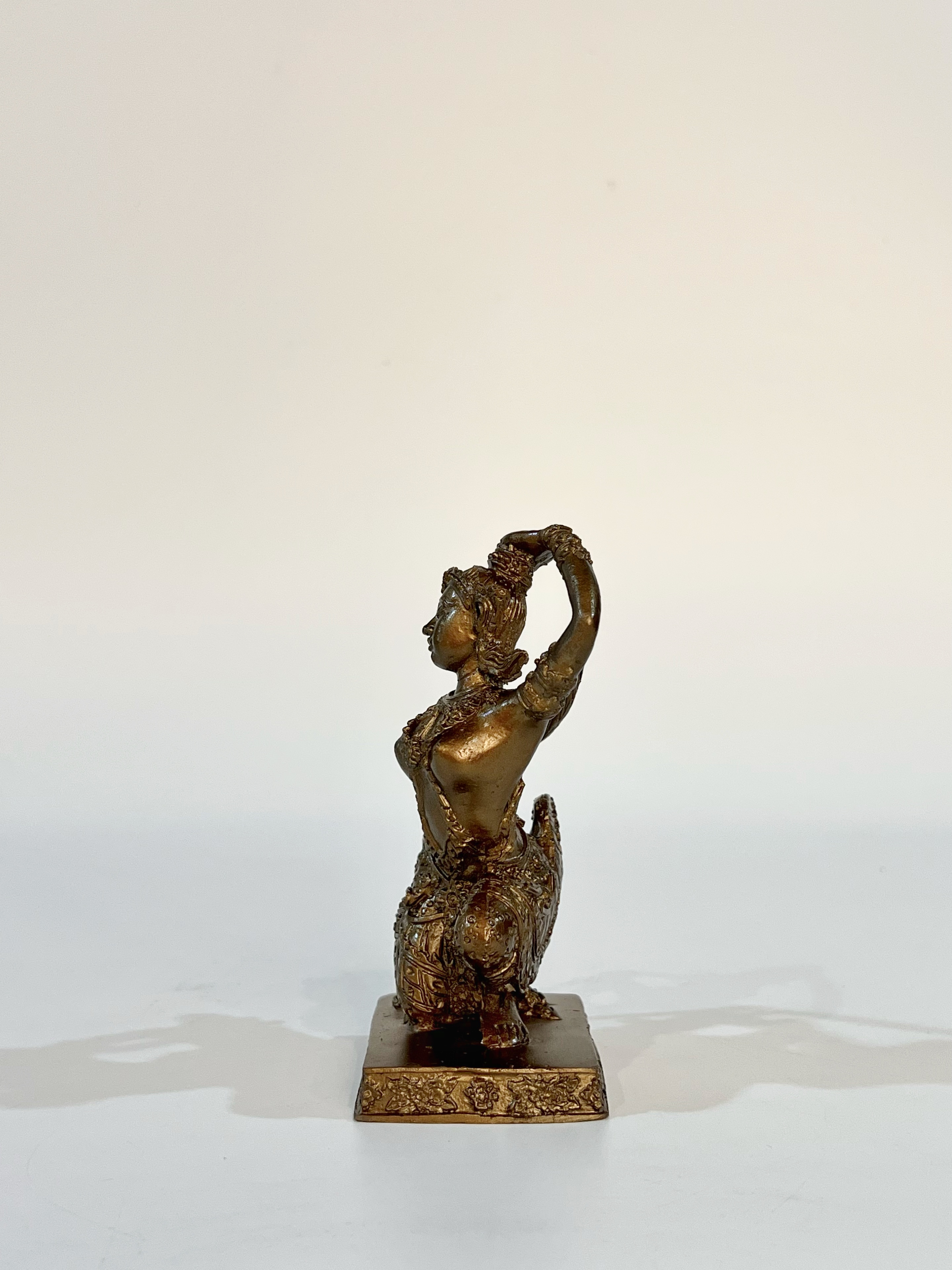 พระแม่ธรณีบีบมวยผม สูง 5 นิ้ว