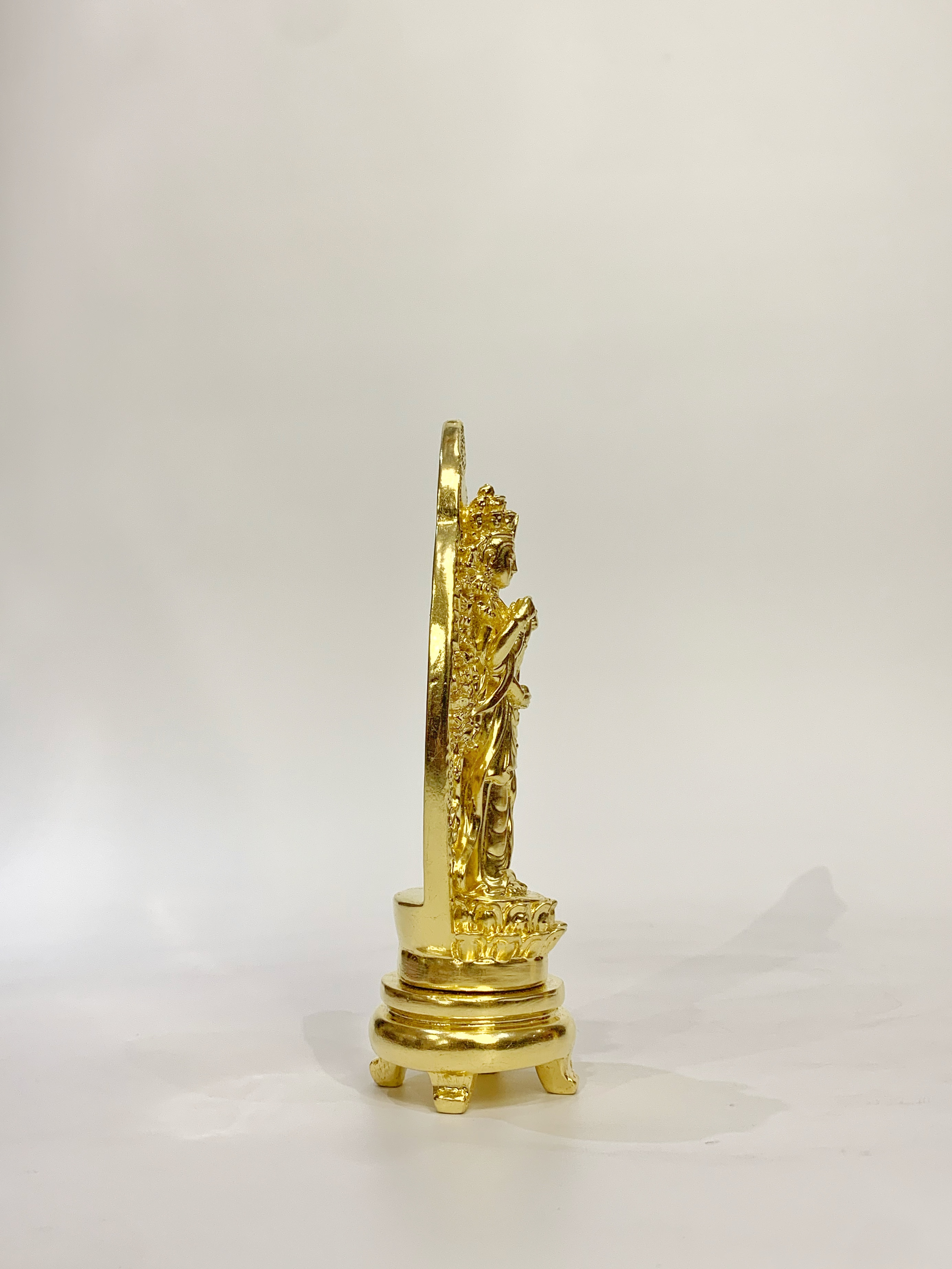 พระโพธิสัตว์กวนอิม เจ้าแม่กวนอิม ปางพันมือ (ยืน)