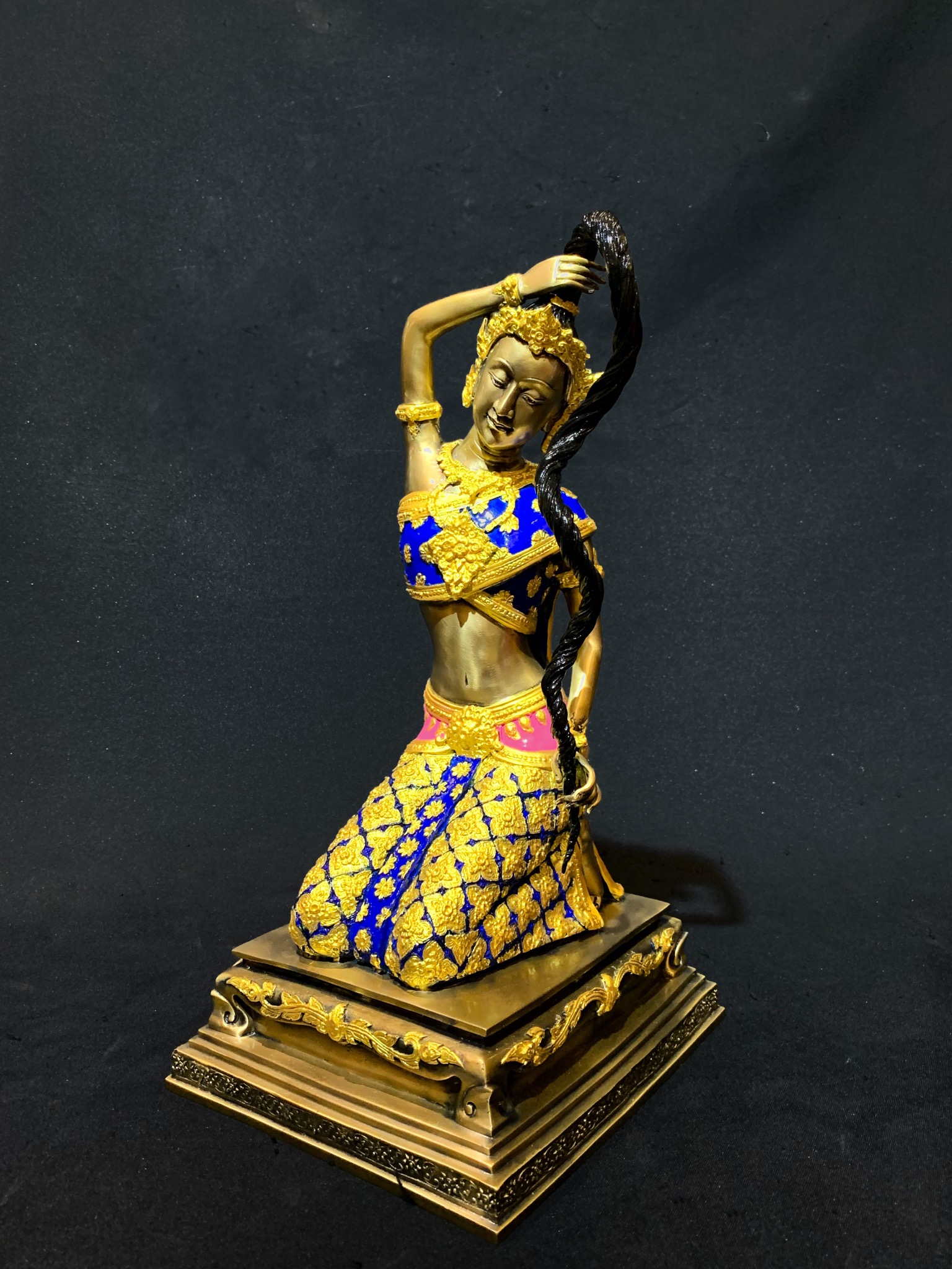 พระแม่ธรณีบีบมวยผม หน้าตัก 9 นิ้ว